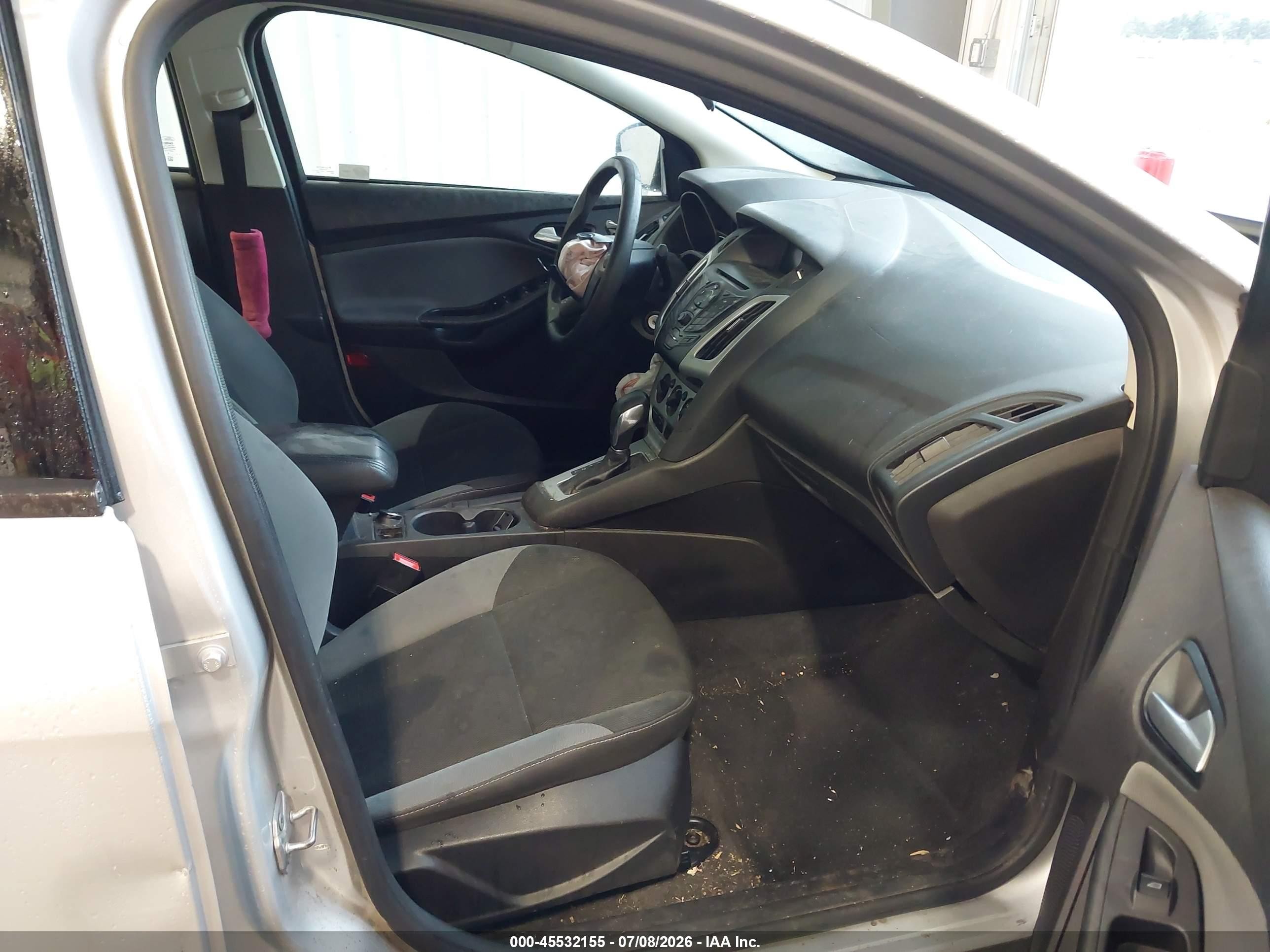 2014 Ford Focus Se Серебряный vin: 1FADP3F24EL195376
