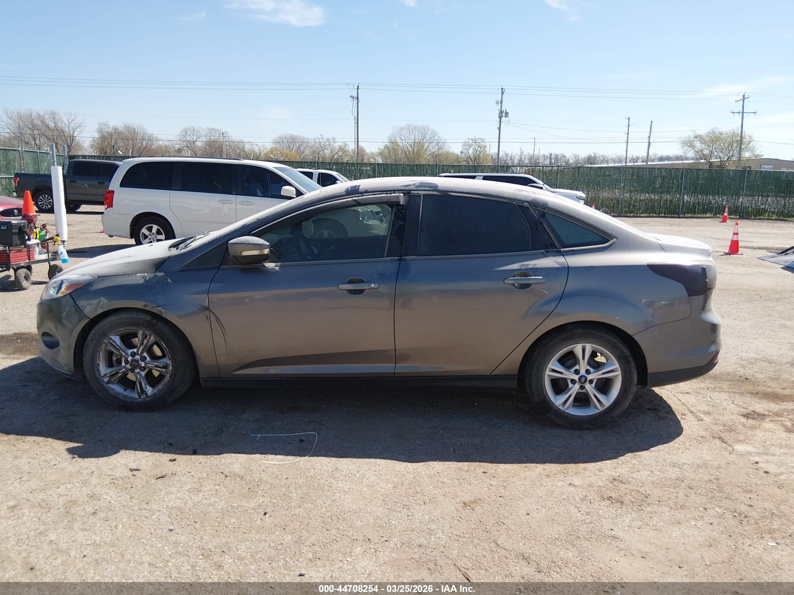 2014 Ford Focus Se Gray vin: 1FADP3F24EL209034