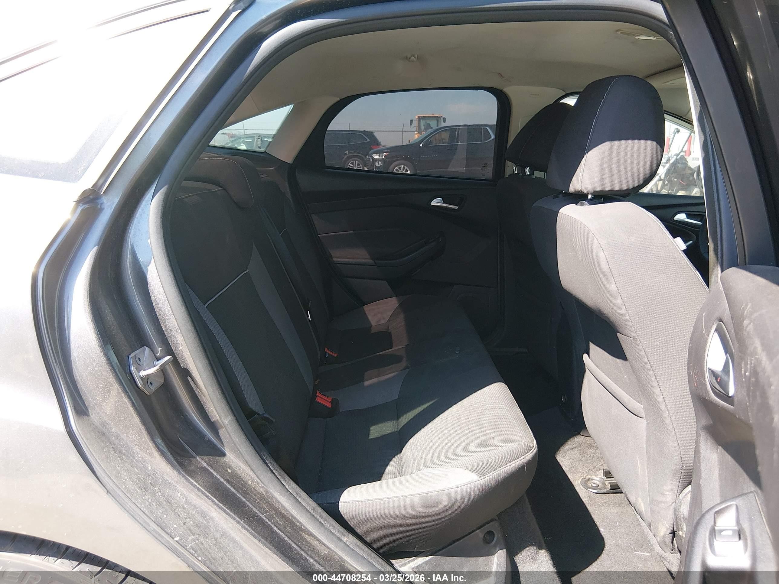 2014 Ford Focus Se Gray vin: 1FADP3F24EL209034