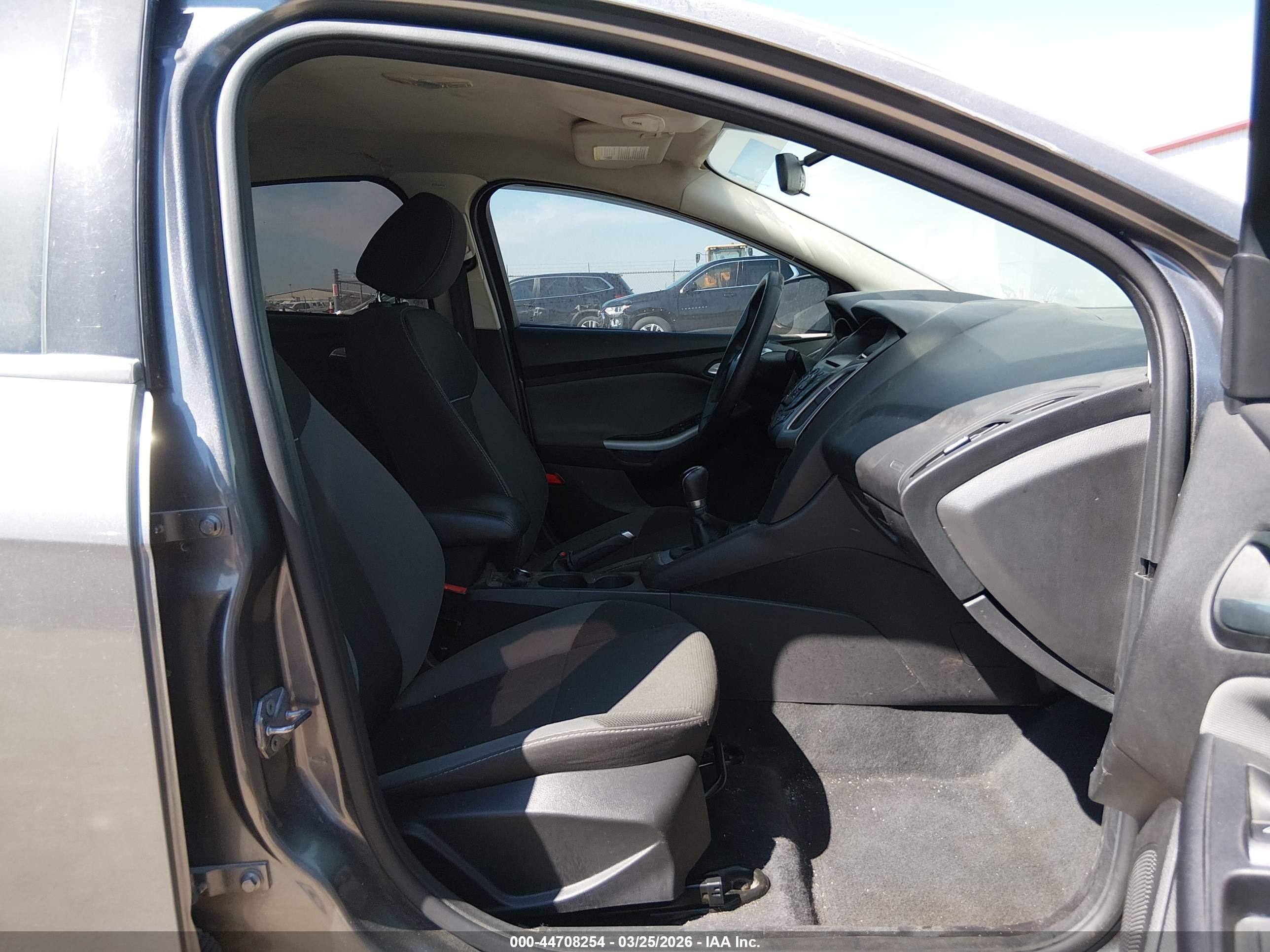 2014 Ford Focus Se Gray vin: 1FADP3F24EL209034