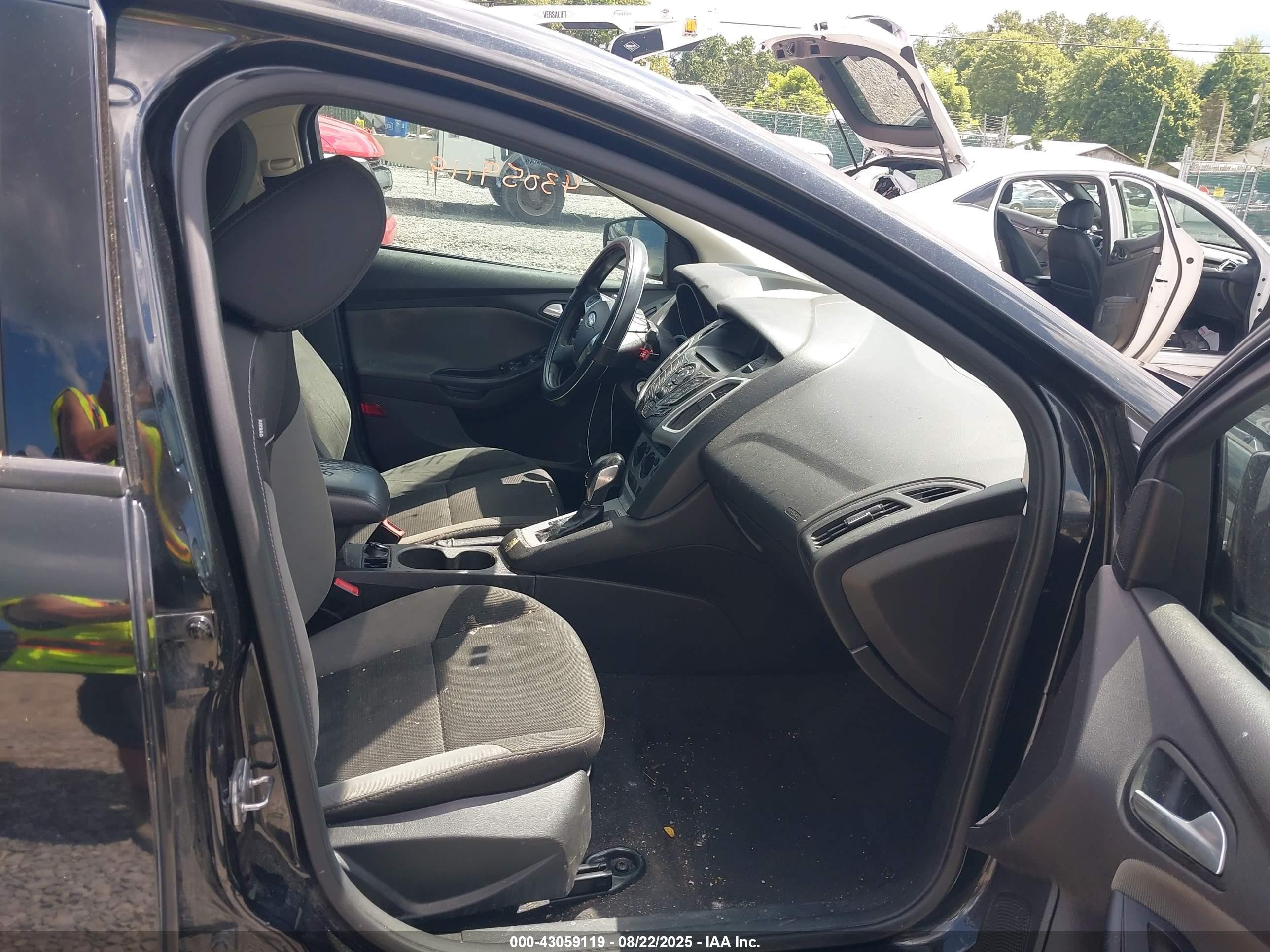2014 Ford Focus Se Черный vin: 1FADP3F24EL216582