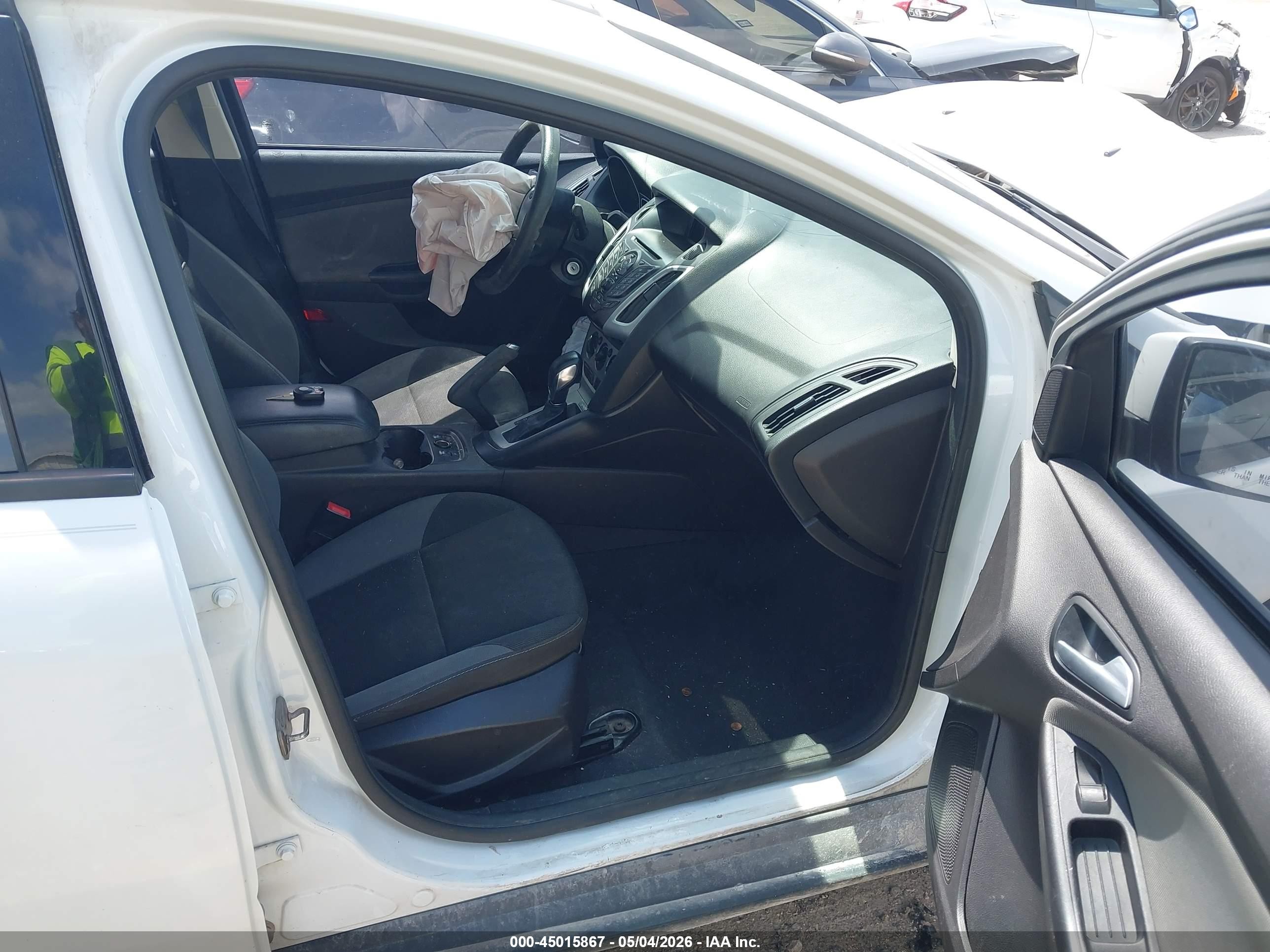 2014 Ford Focus Se White vin: 1FADP3F24EL237058