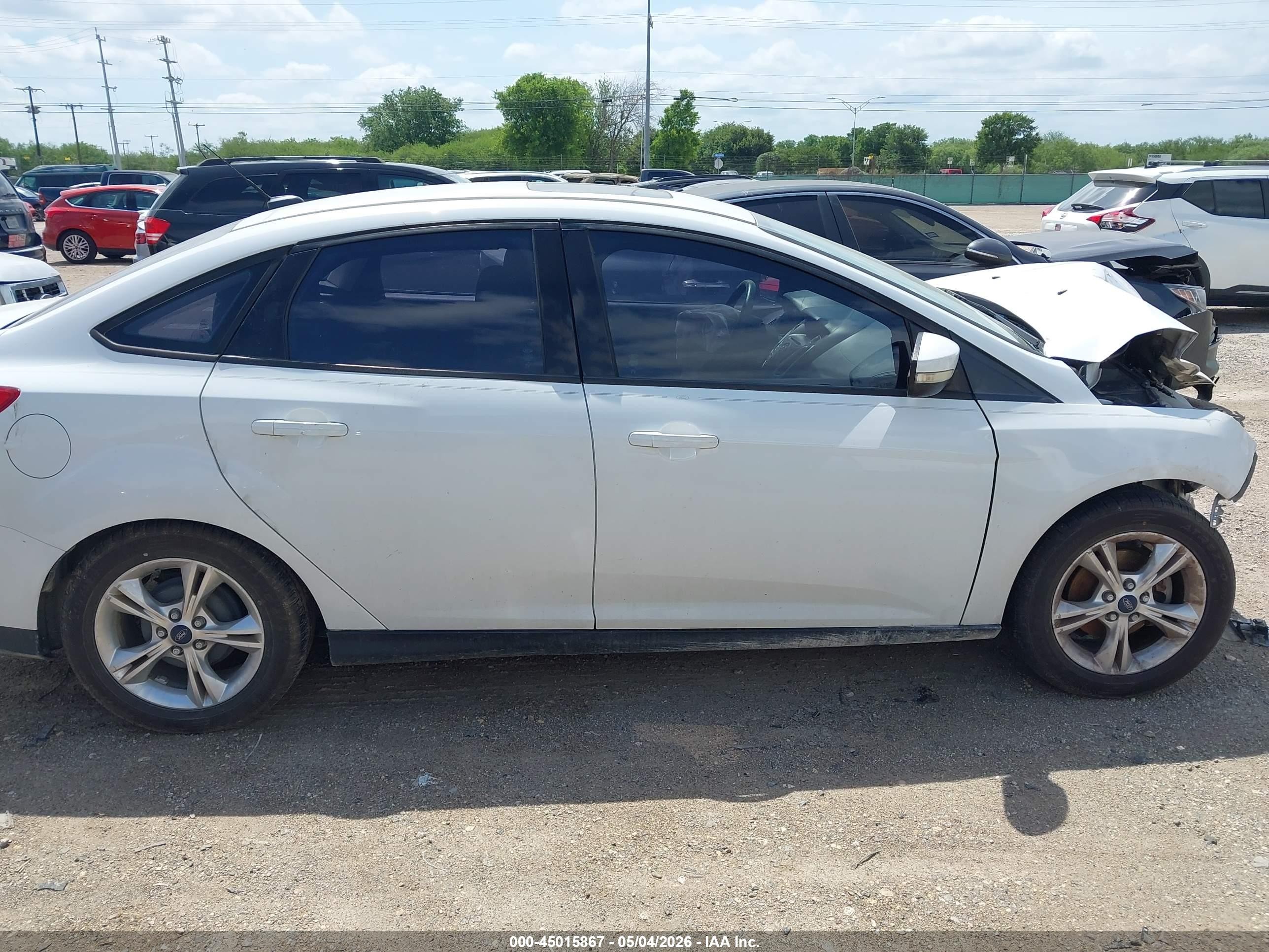 2014 Ford Focus Se White vin: 1FADP3F24EL237058