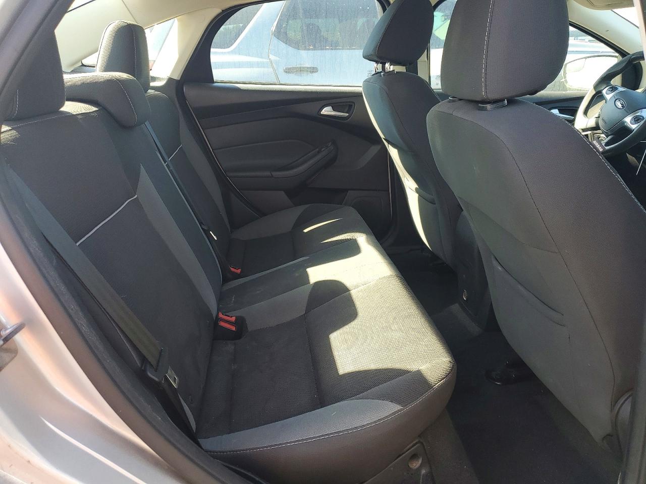 2014 Ford Focus Se Silver vin: 1FADP3F24EL287569