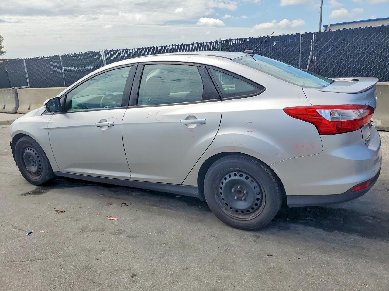 2014 Ford Focus Se Silver vin: 1FADP3F24EL351738