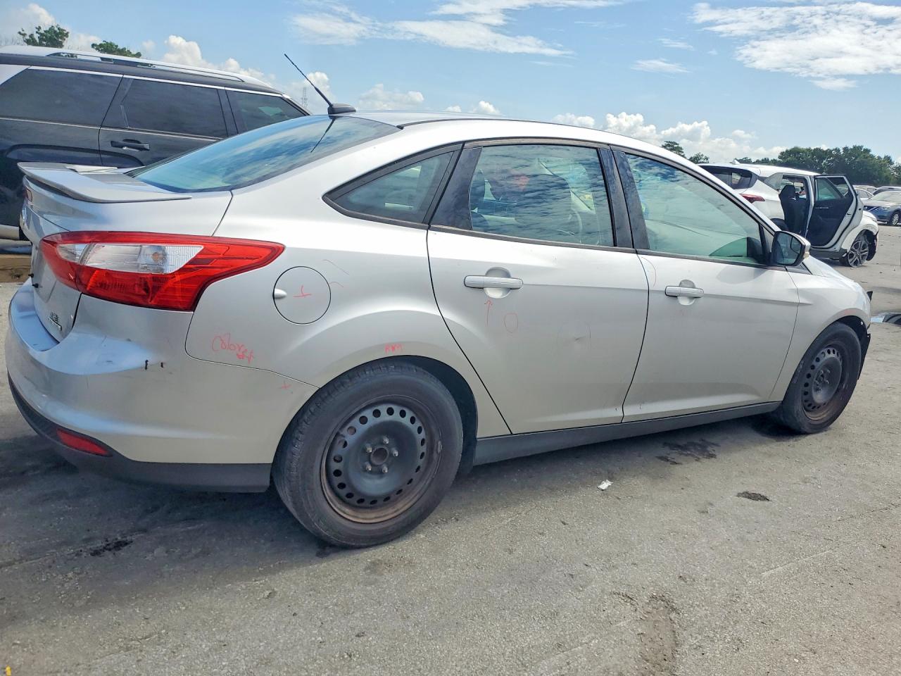 2014 Ford Focus Se Silver vin: 1FADP3F24EL351738