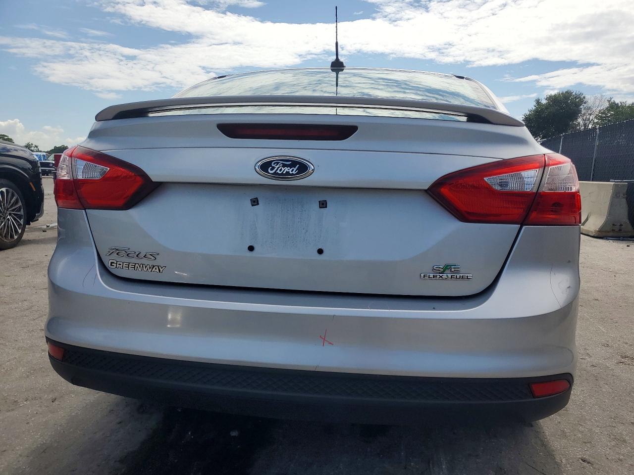 2014 Ford Focus Se Silver vin: 1FADP3F24EL351738