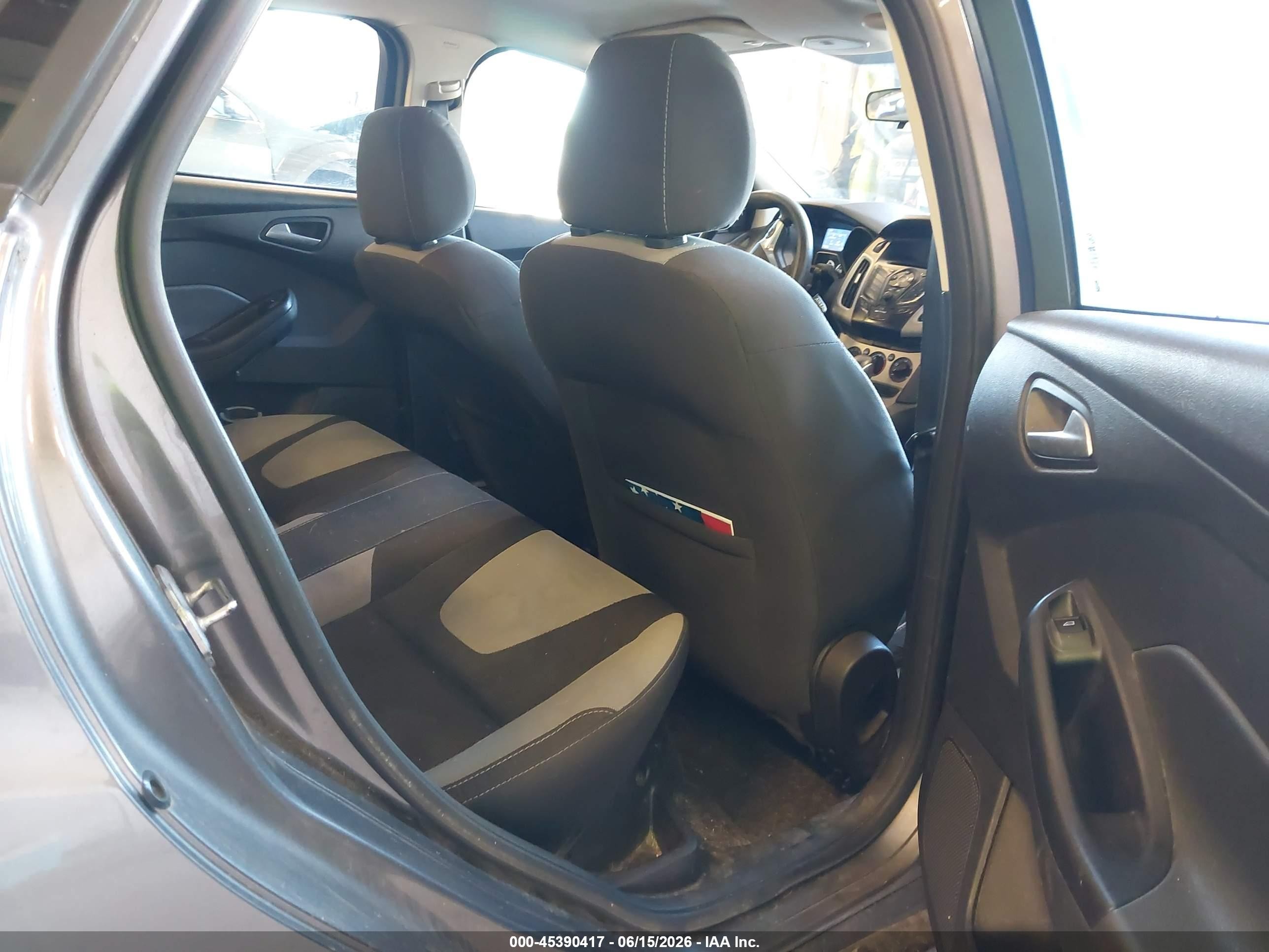 2014 Ford Focus Se Gray vin: 1FADP3F24EL369821