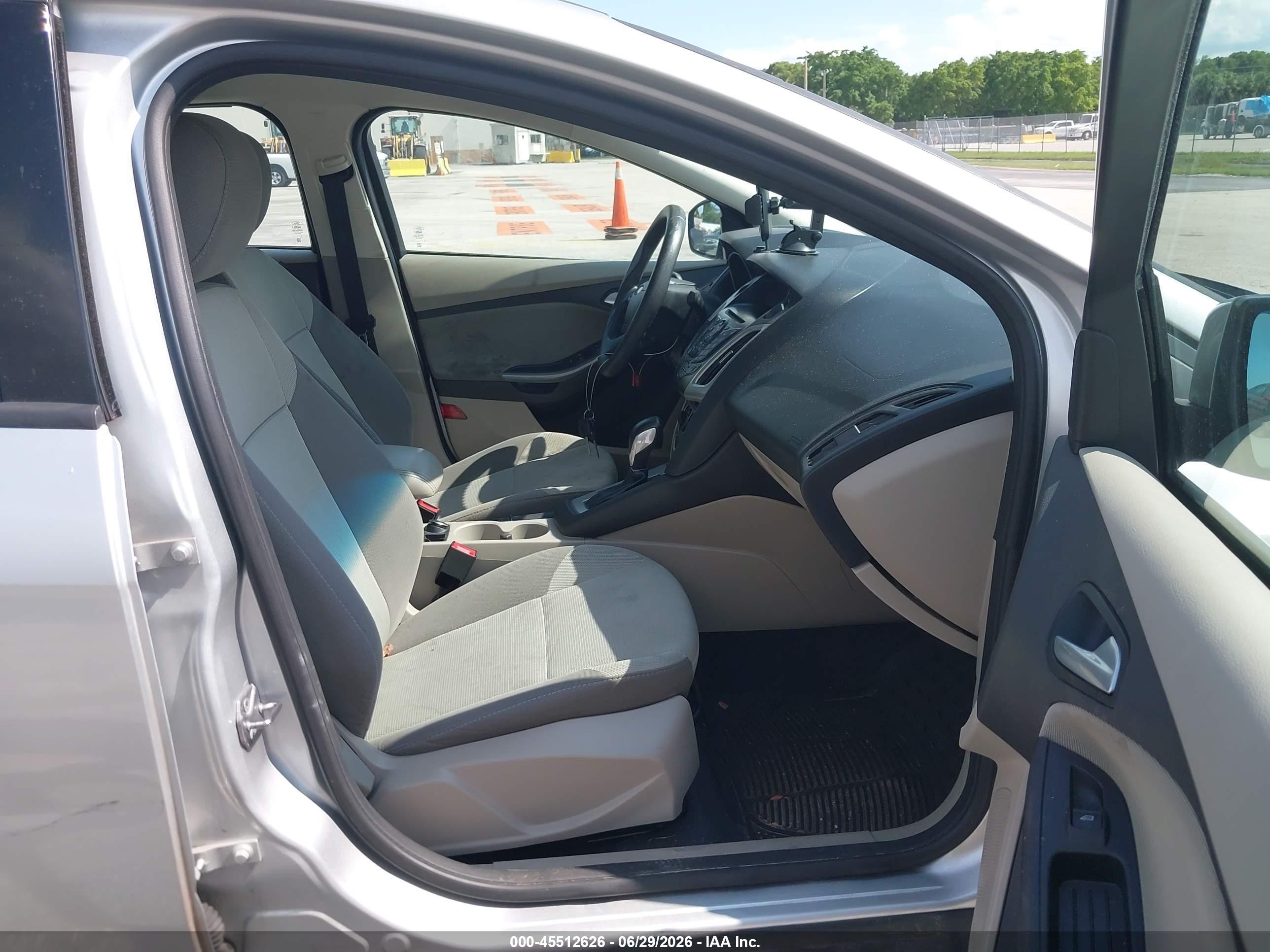 2014 Ford Focus Se Silver vin: 1FADP3F24EL410755