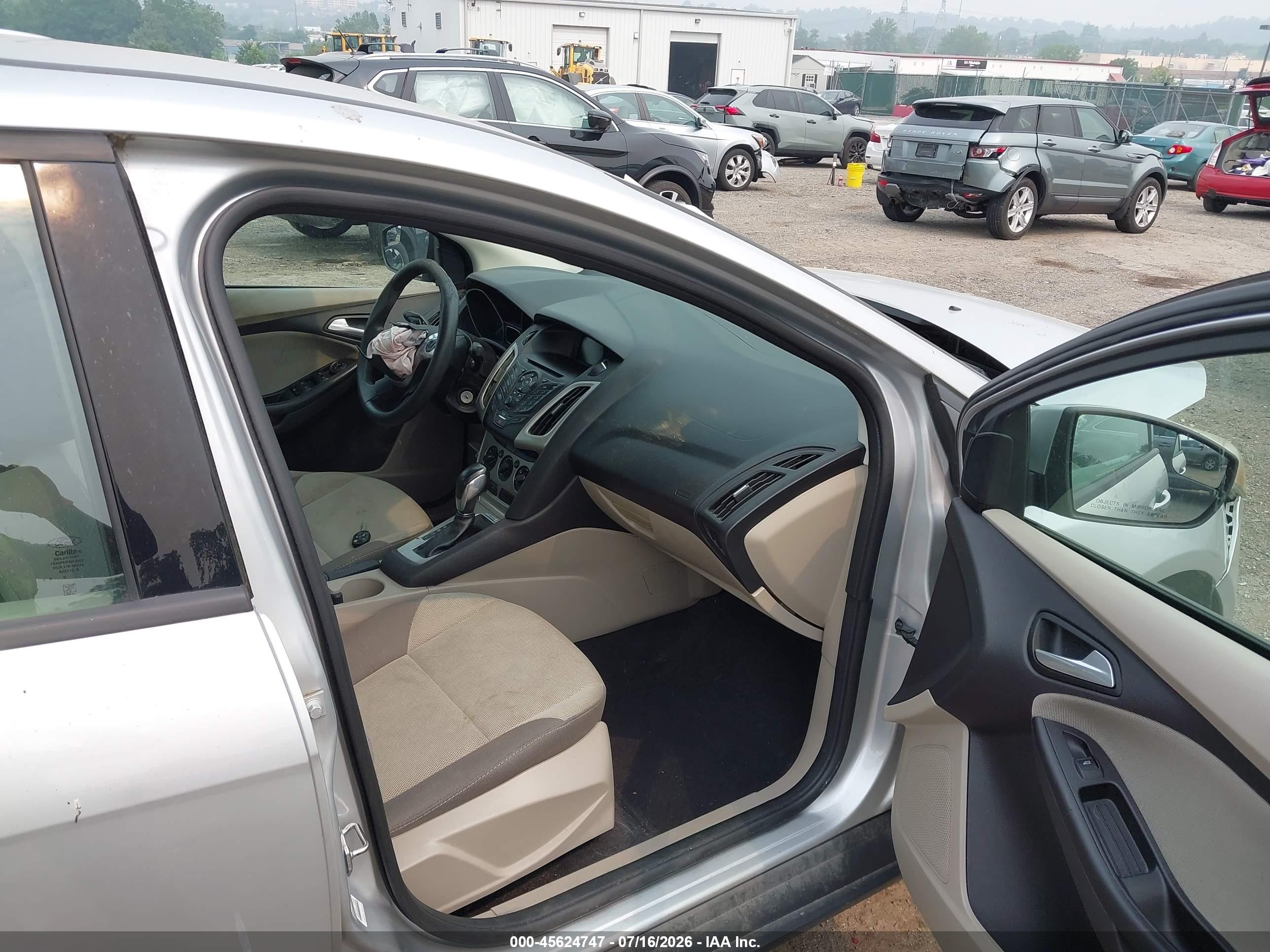 2014 Ford Focus Se Серебряный vin: 1FADP3F24EL424994