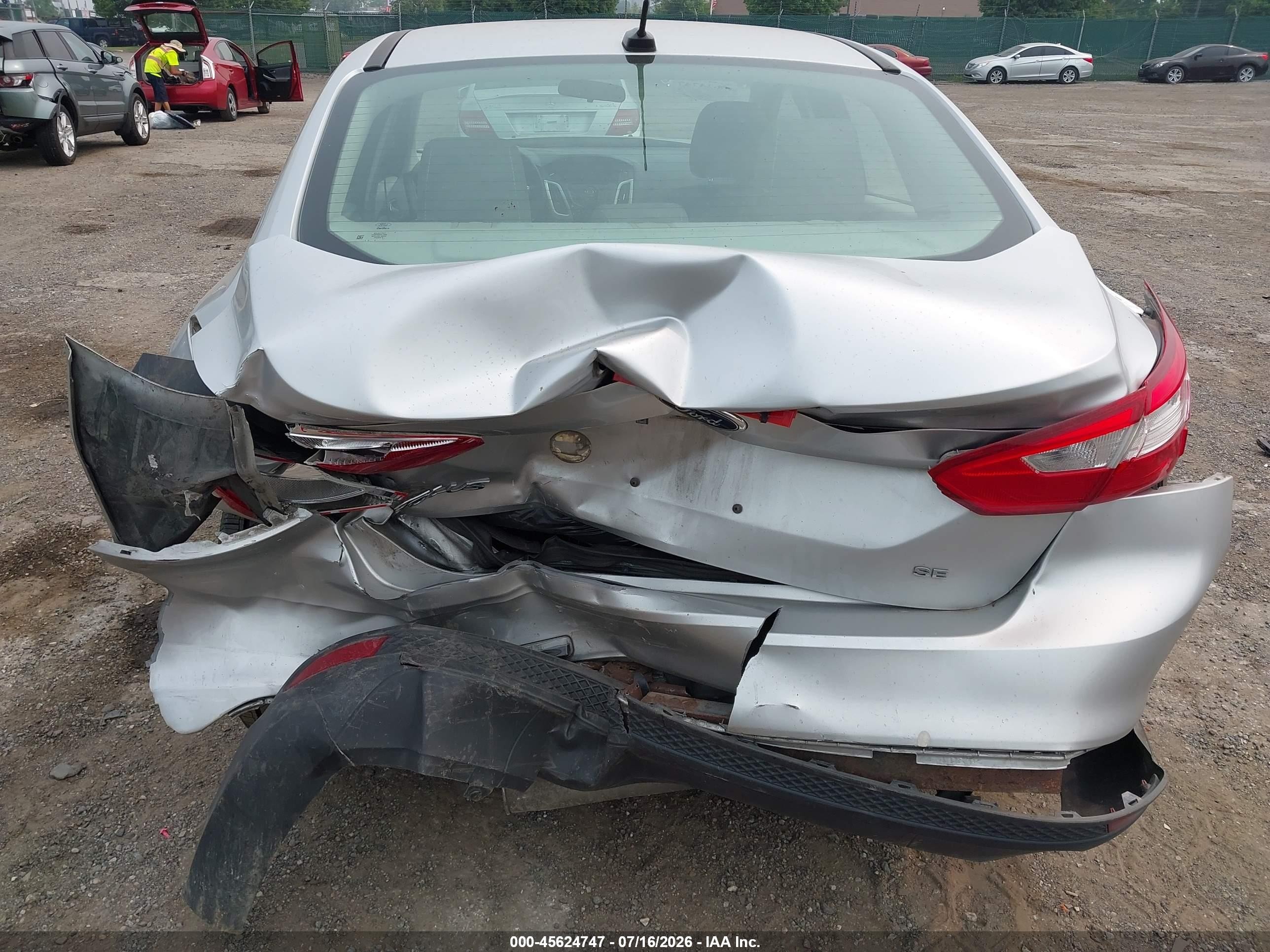 2014 Ford Focus Se Серебряный vin: 1FADP3F24EL424994