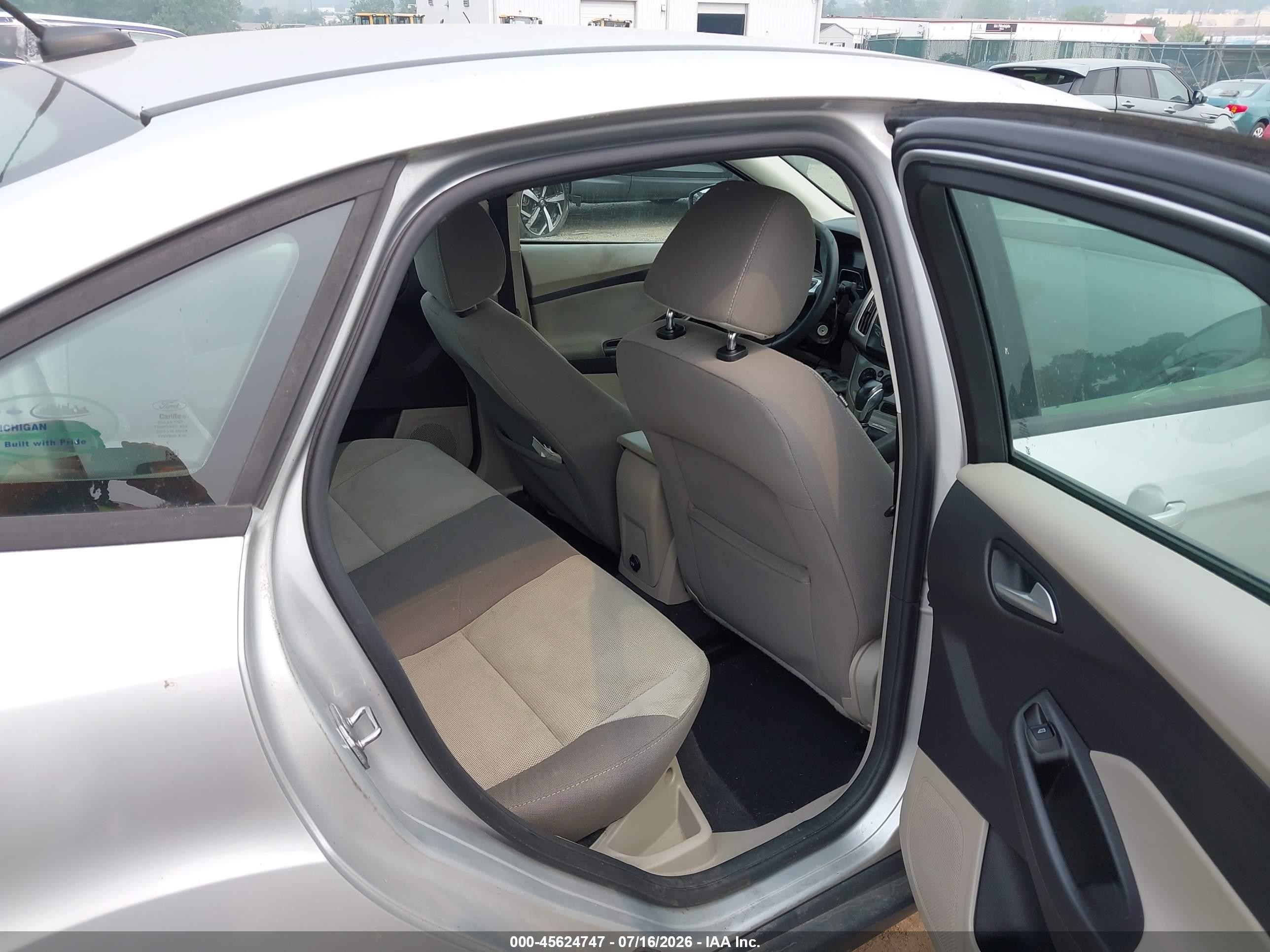 2014 Ford Focus Se Серебряный vin: 1FADP3F24EL424994