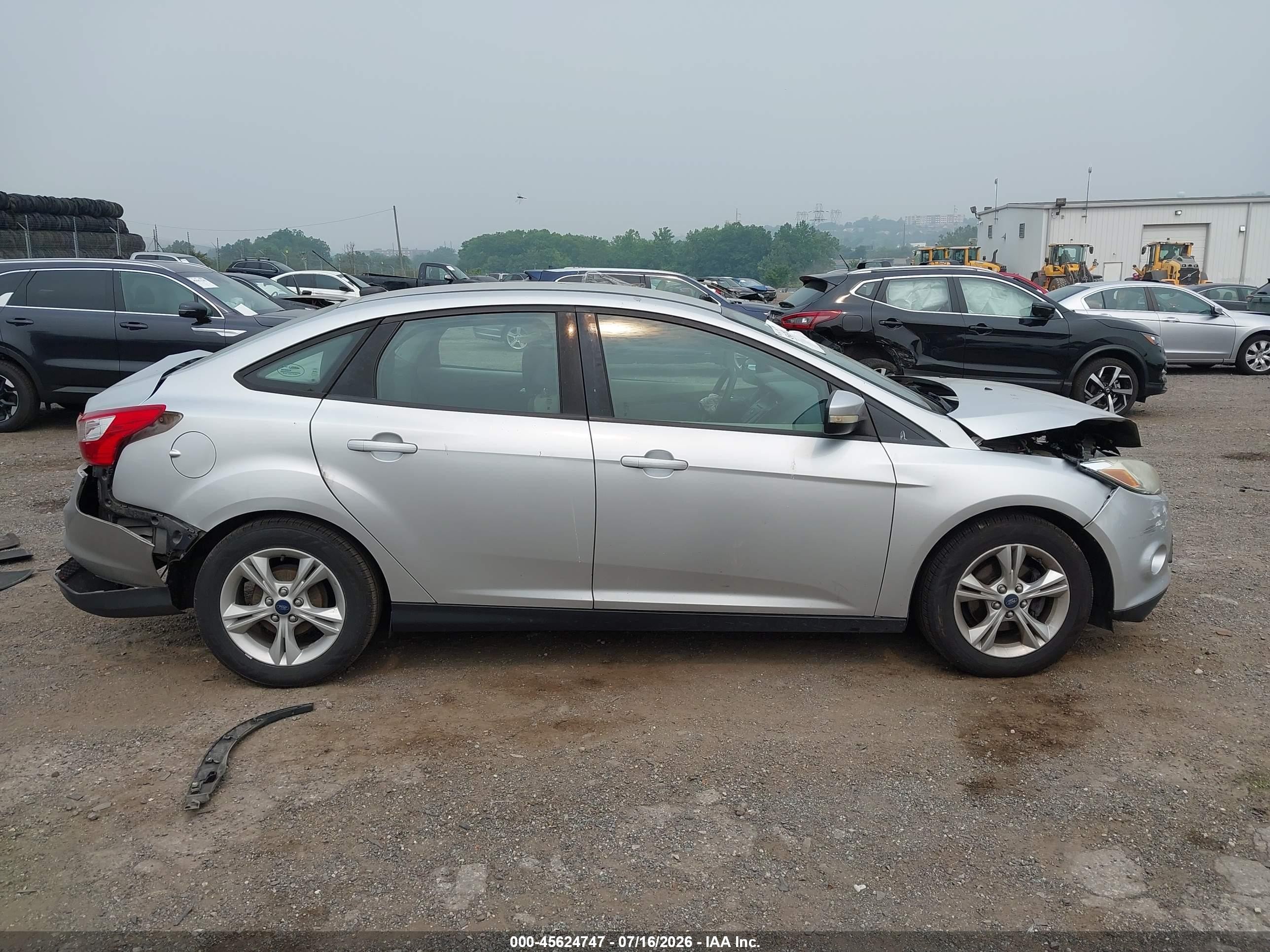 2014 Ford Focus Se Серебряный vin: 1FADP3F24EL424994