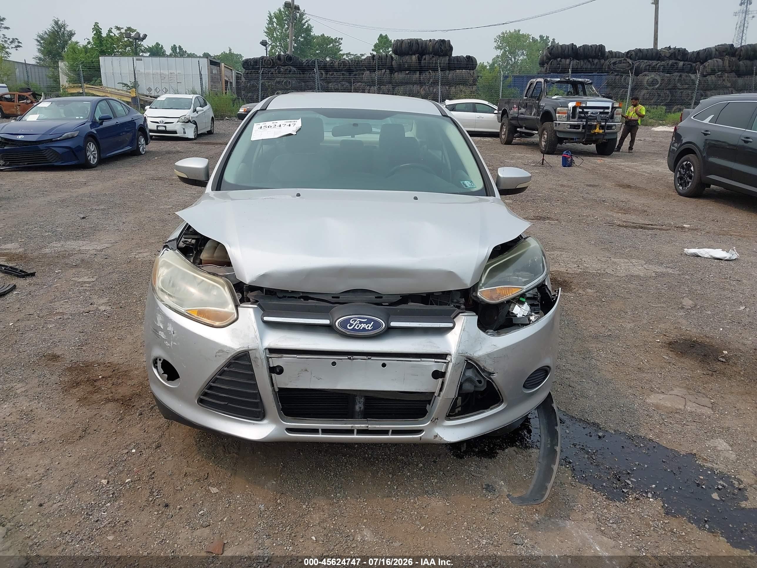2014 Ford Focus Se Серебряный vin: 1FADP3F24EL424994