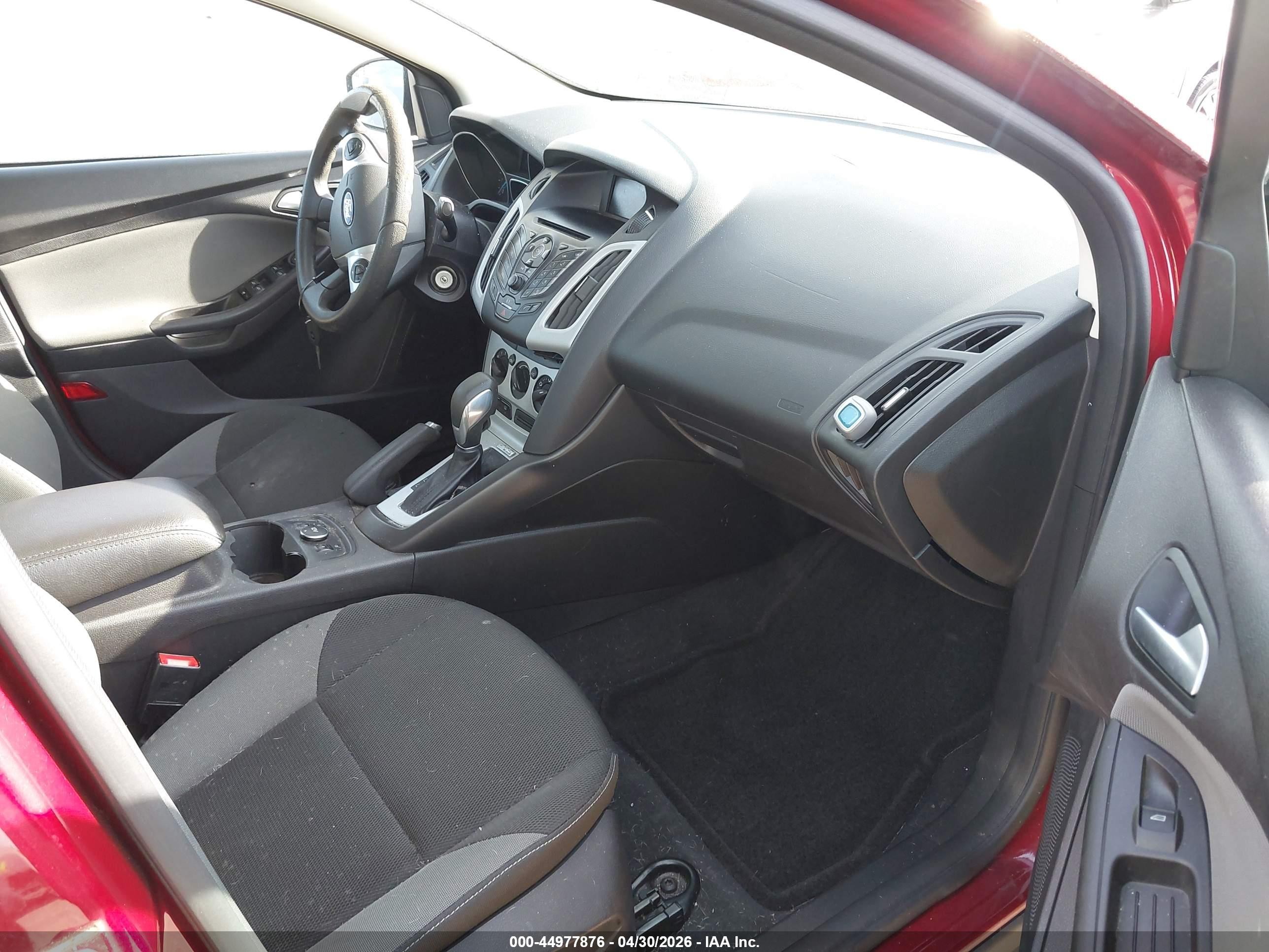 2014 Ford Focus Se Red vin: 1FADP3F24EL433257