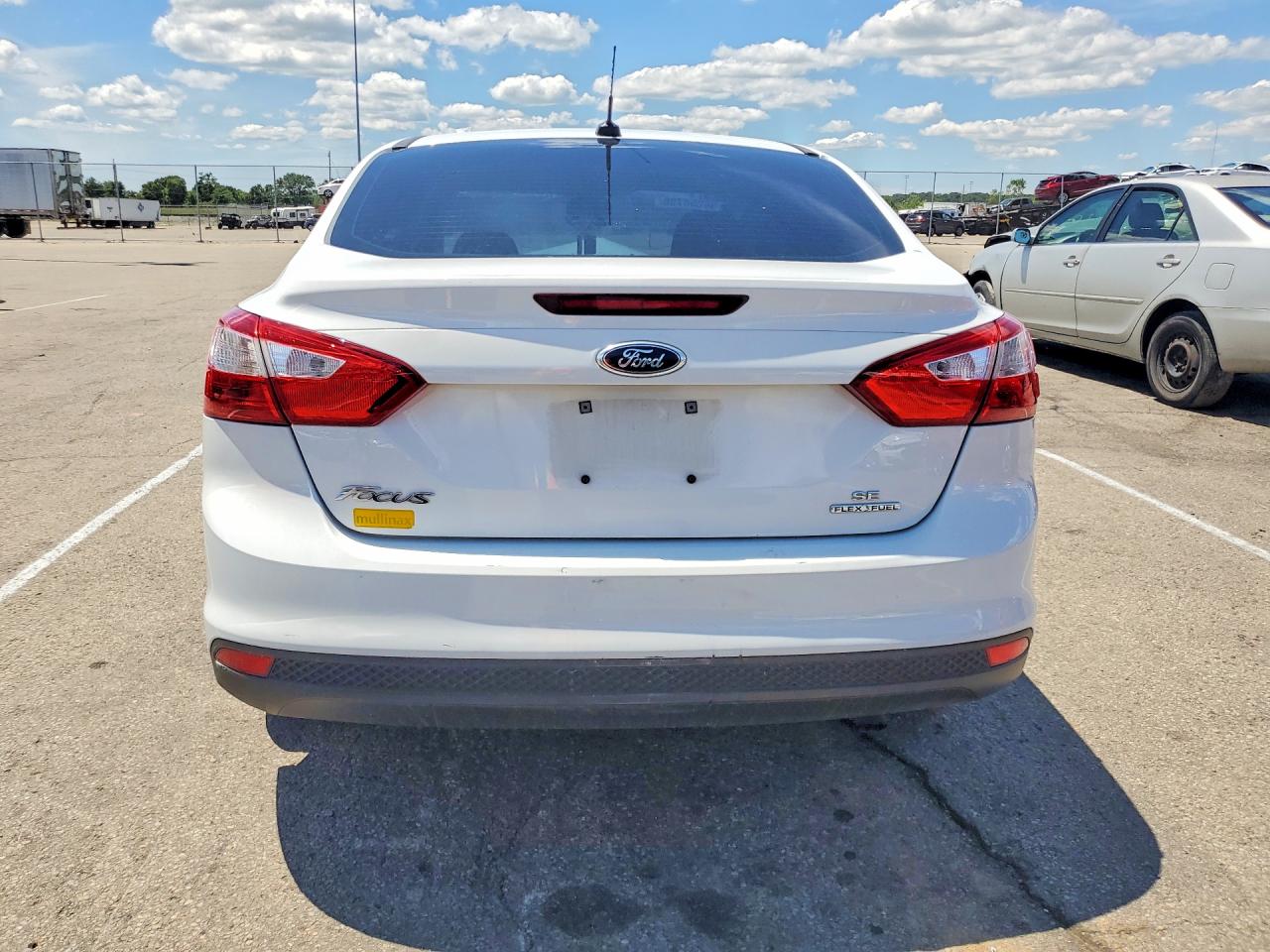 2014 Ford Focus Se White vin: 1FADP3F24EL448129