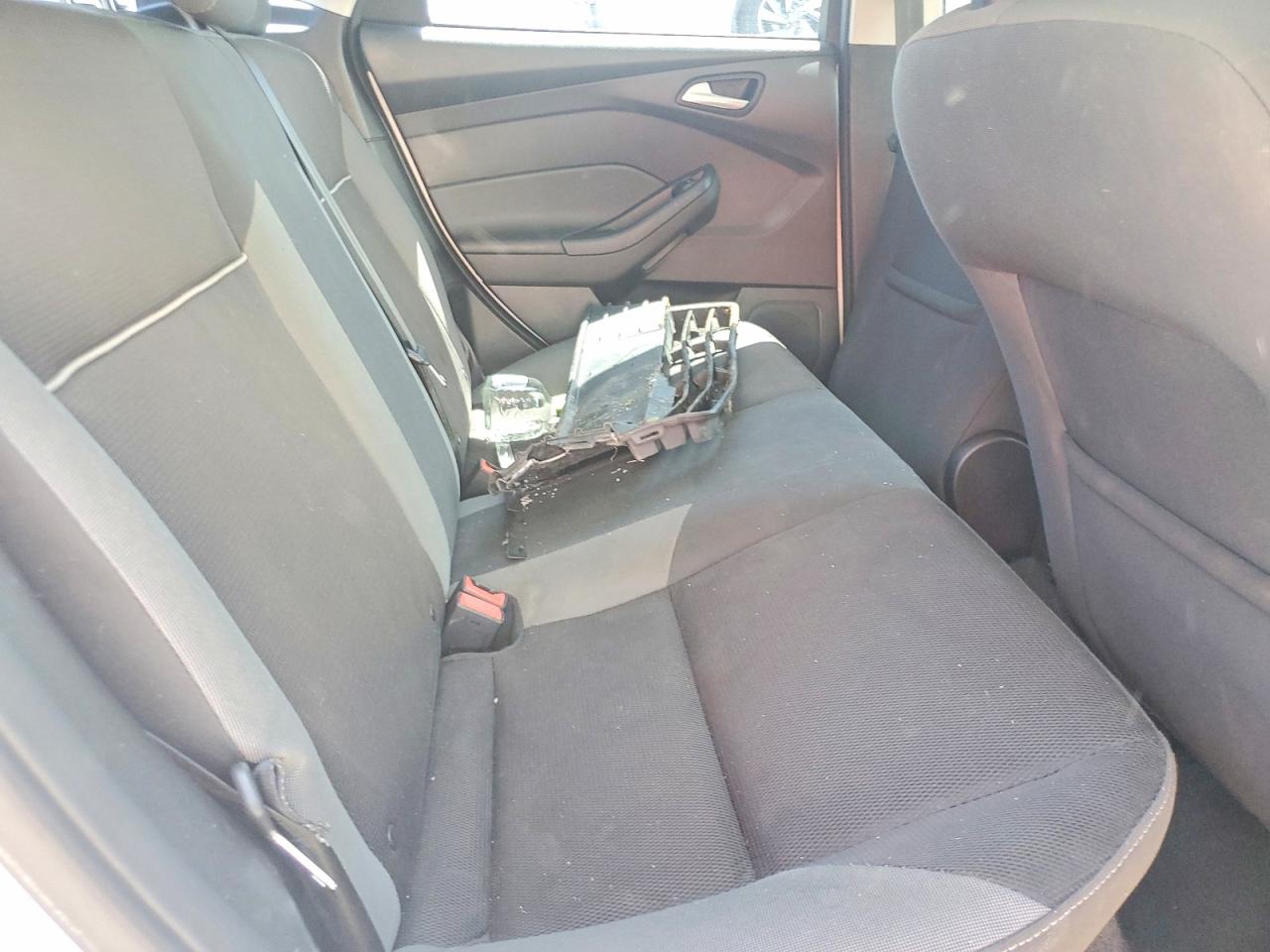 2014 Ford Focus Se White vin: 1FADP3F24EL448129