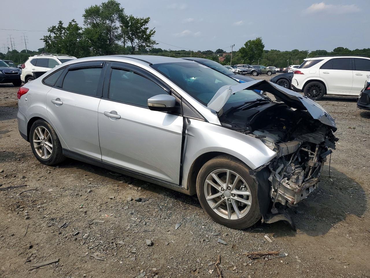 2015 Ford Focus Se Серебряный vin: 1FADP3F24FL205227