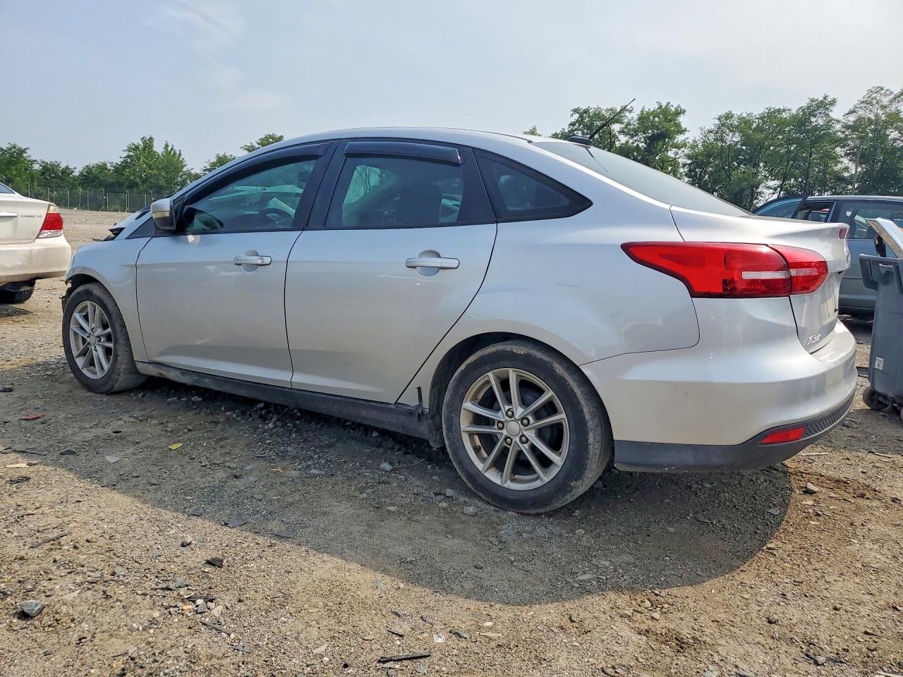 2015 Ford Focus Se Серебряный vin: 1FADP3F24FL205227