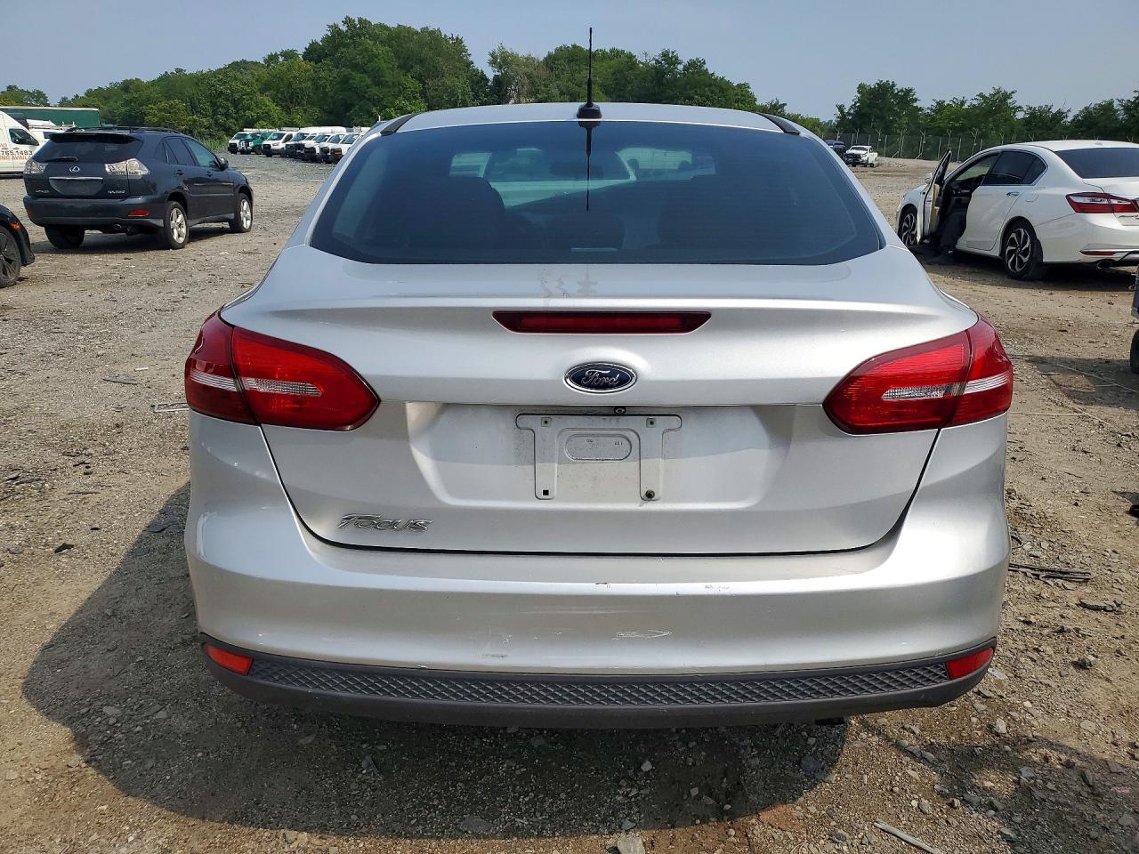 2015 Ford Focus Se Серебряный vin: 1FADP3F24FL205227