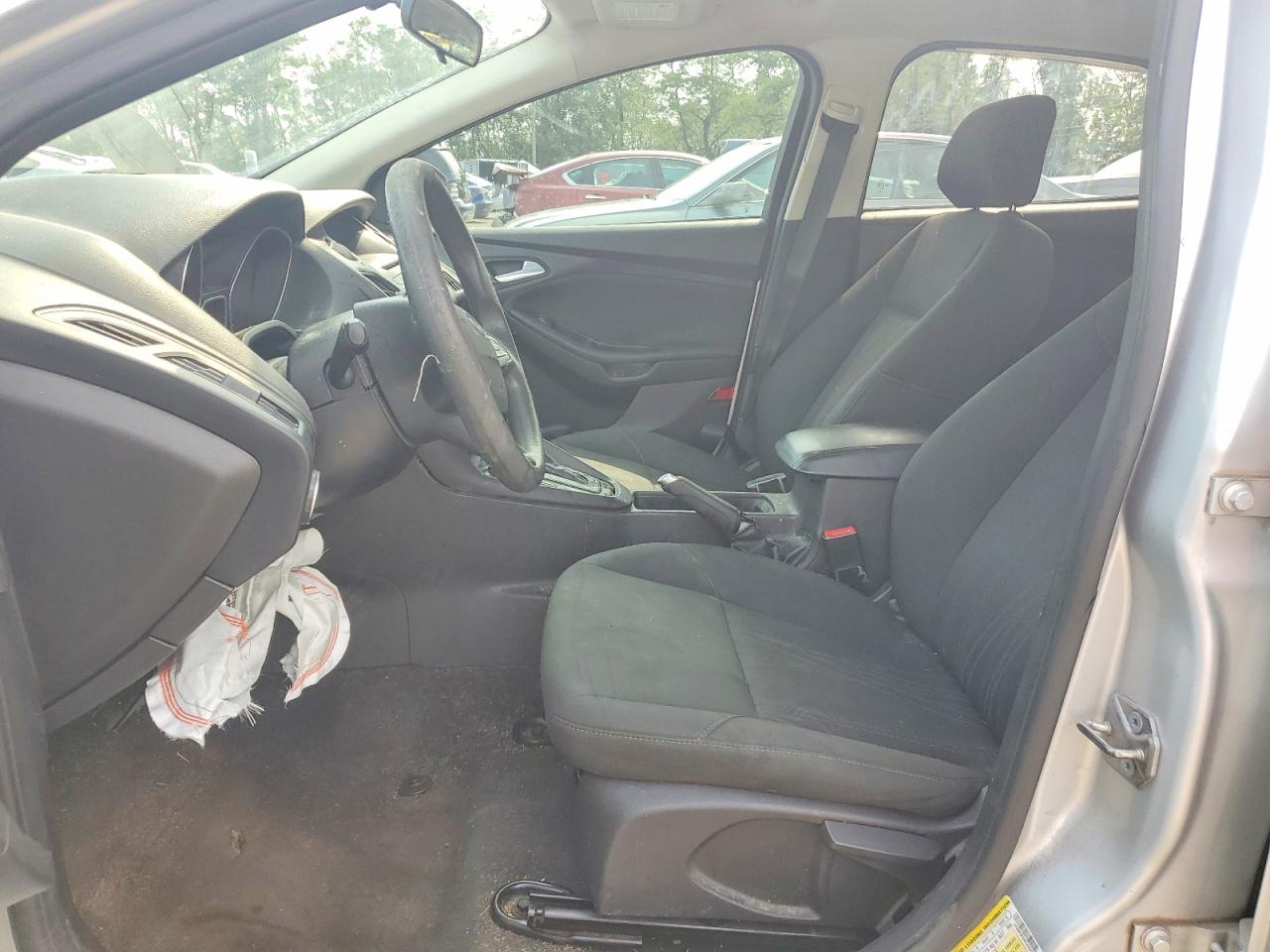 2015 Ford Focus Se Серебряный vin: 1FADP3F24FL205227