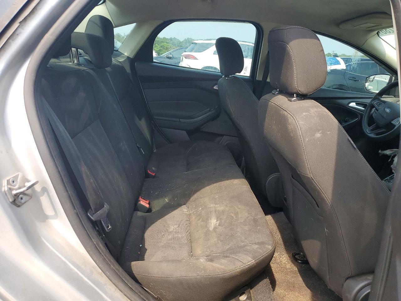2015 Ford Focus Se Серебряный vin: 1FADP3F24FL205227