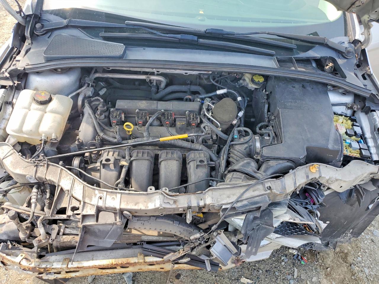 2015 Ford Focus Se Серебряный vin: 1FADP3F24FL205227