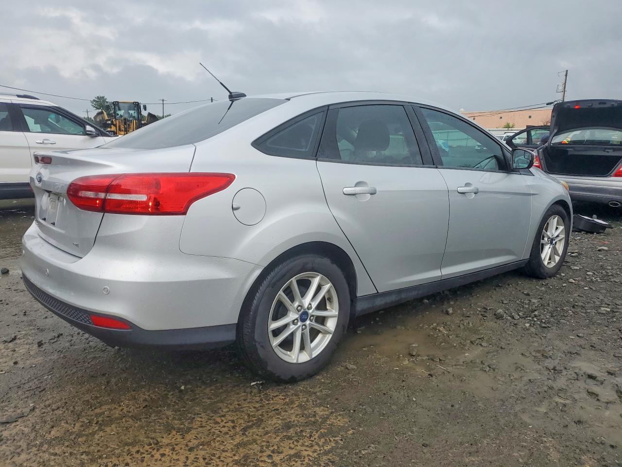 2015 Ford Focus Se White vin: 1FADP3F24FL208595