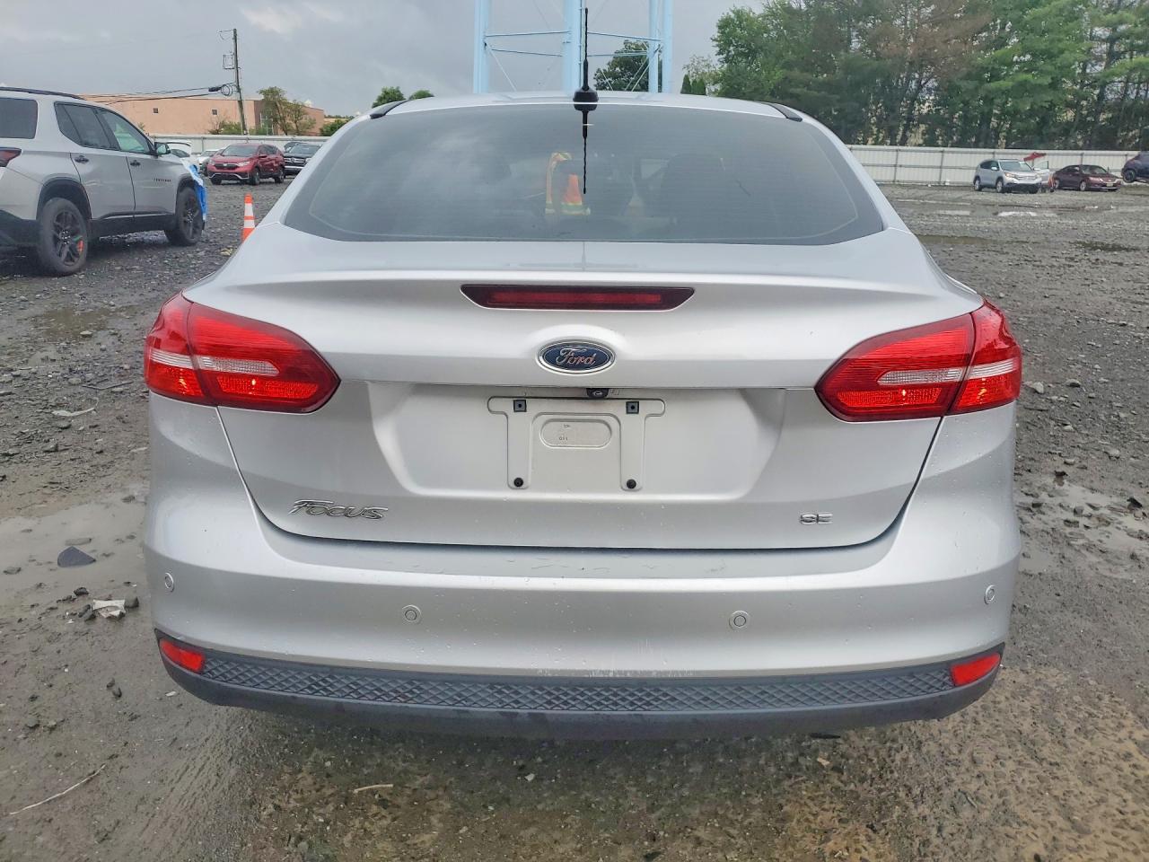 2015 Ford Focus Se White vin: 1FADP3F24FL208595