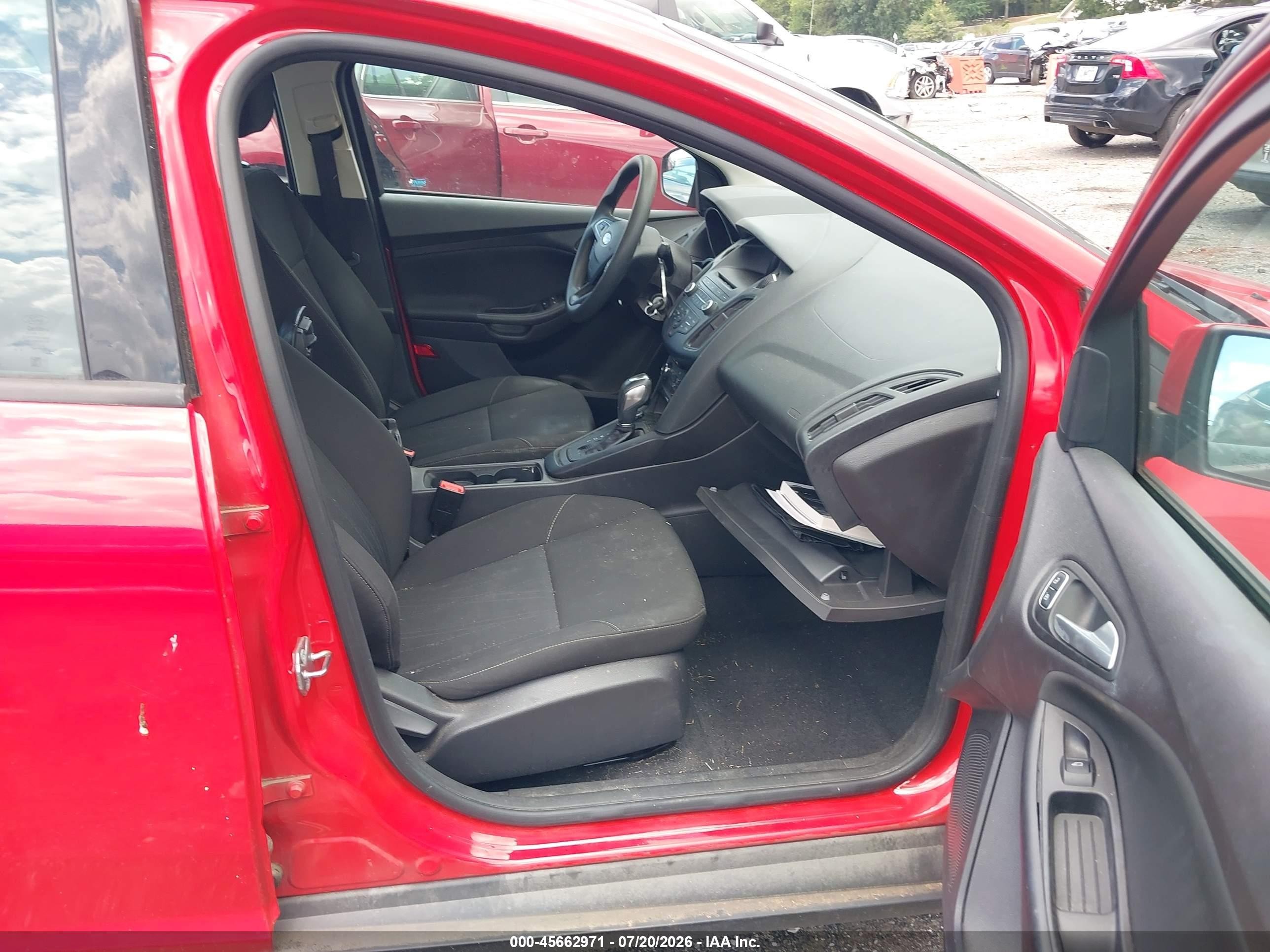2015 Ford Focus Se Red vin: 1FADP3F24FL208628