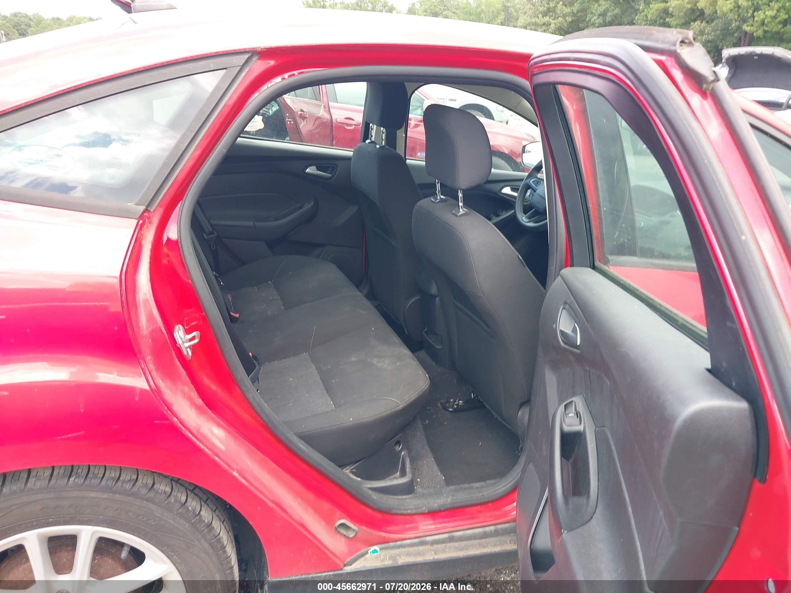 2015 Ford Focus Se Red vin: 1FADP3F24FL208628