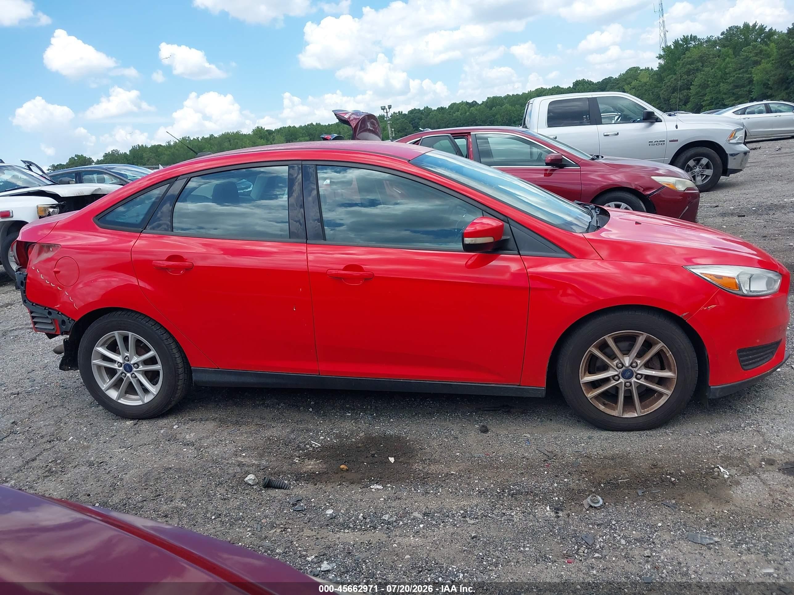 2015 Ford Focus Se Red vin: 1FADP3F24FL208628
