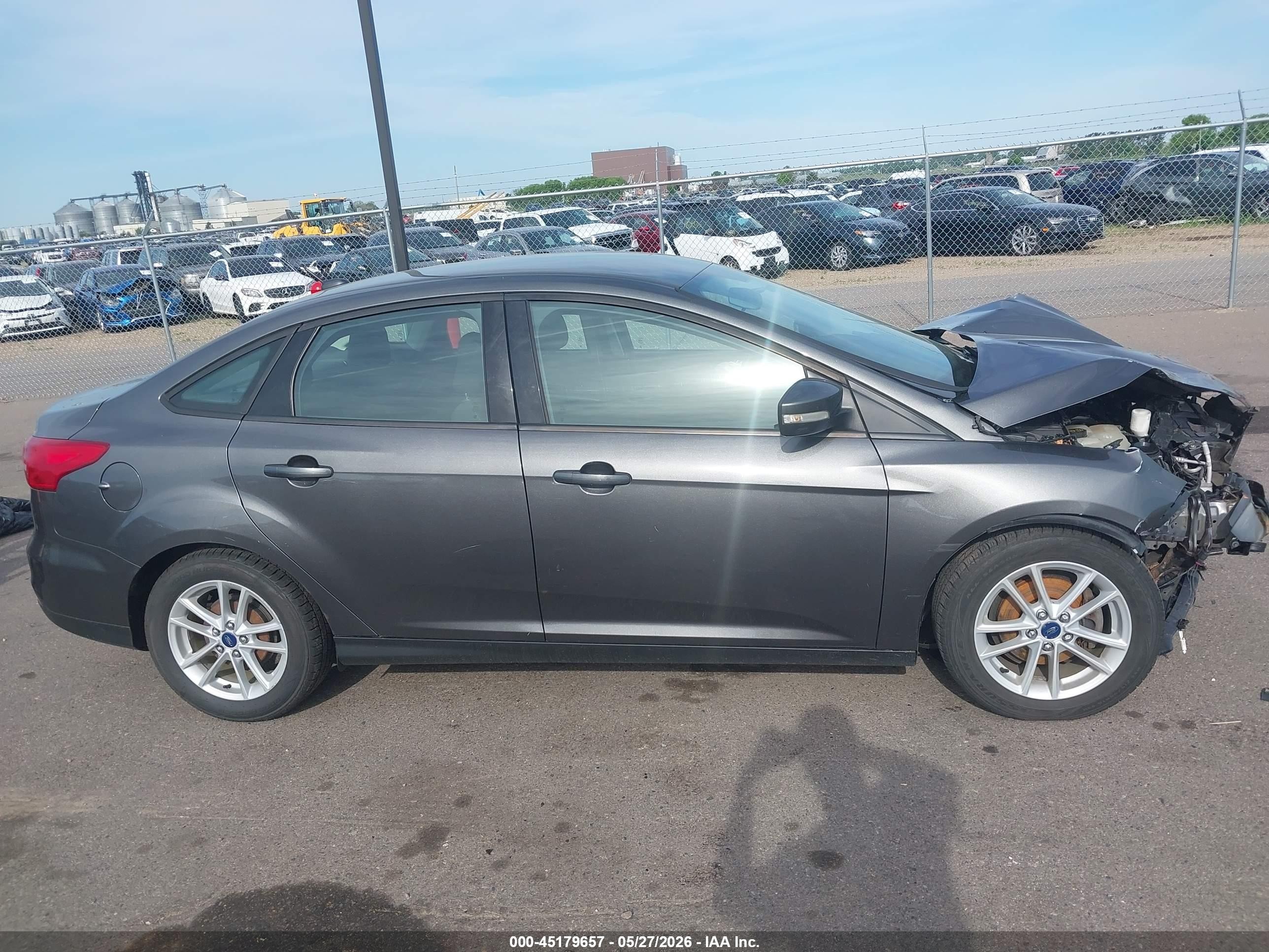 2015 Ford Focus Se Gray vin: 1FADP3F24FL209620