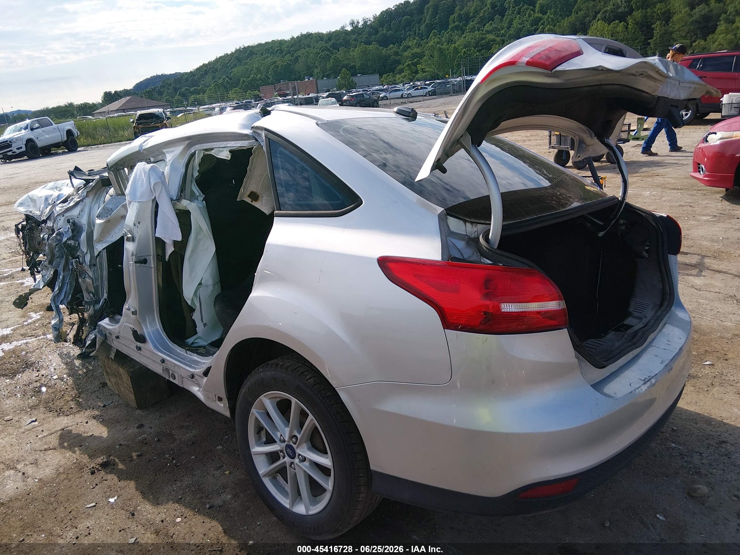 2015 Ford Focus Se Silver vin: 1FADP3F24FL217409