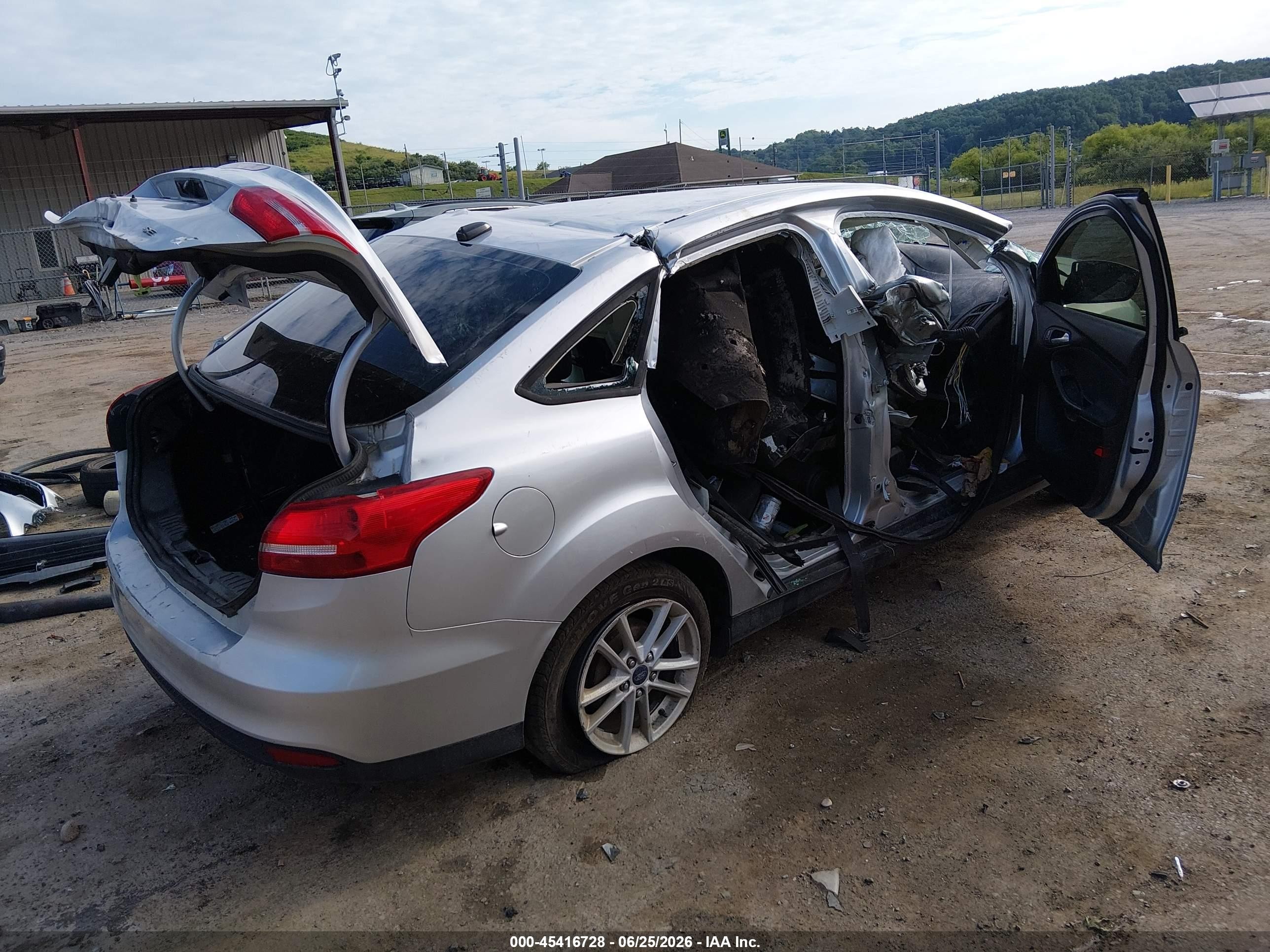 2015 Ford Focus Se Silver vin: 1FADP3F24FL217409