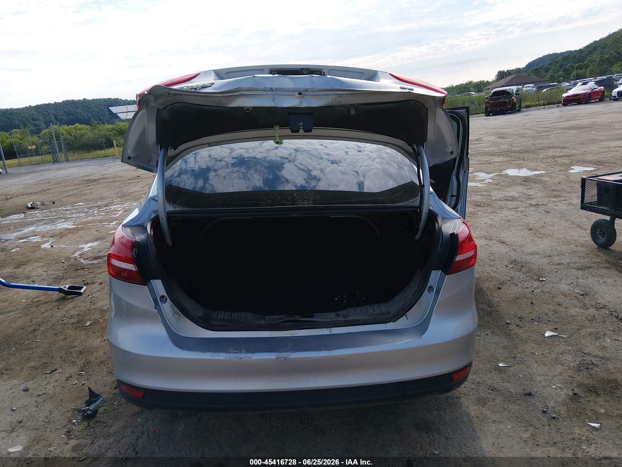 2015 Ford Focus Se Silver vin: 1FADP3F24FL217409