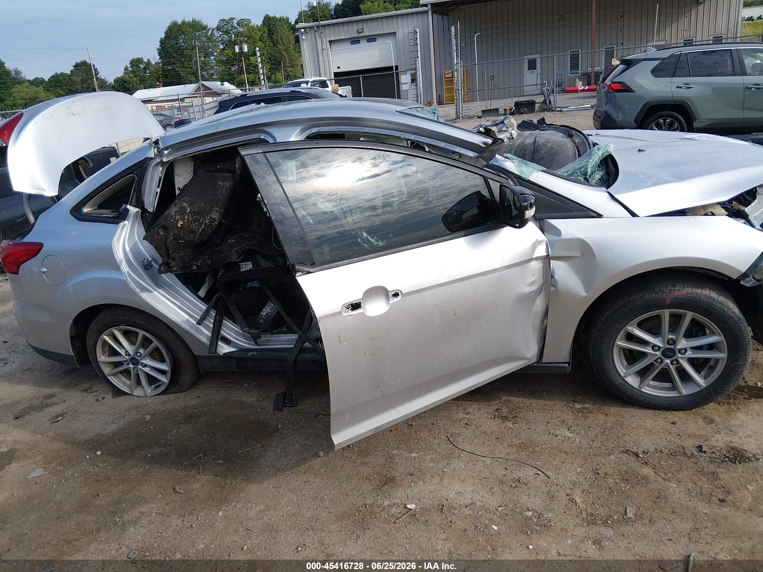 2015 Ford Focus Se Silver vin: 1FADP3F24FL217409