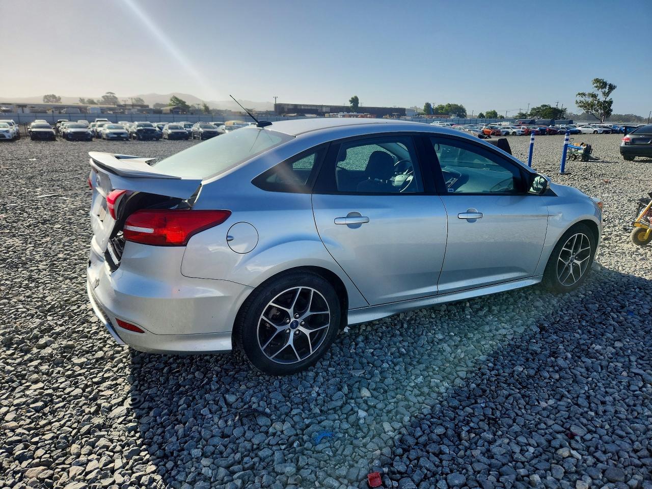 2015 Ford Focus Se Silver vin: 1FADP3F24FL232413