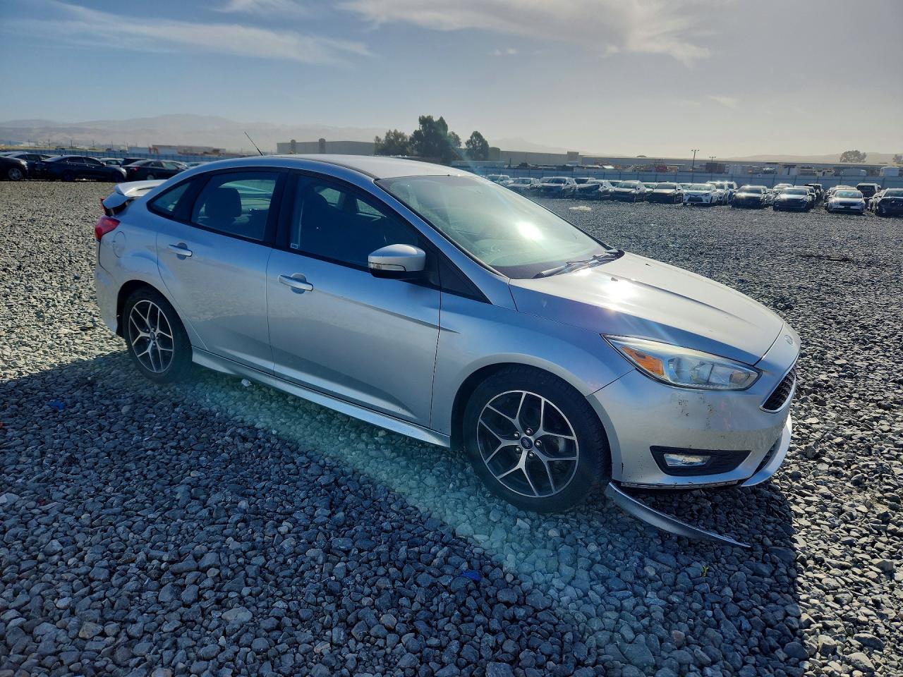2015 Ford Focus Se Silver vin: 1FADP3F24FL232413