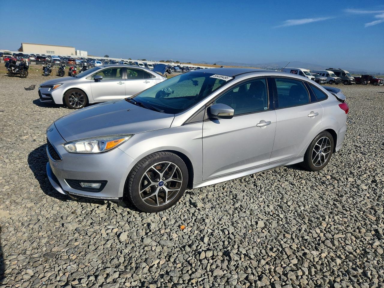 2015 Ford Focus Se Silver vin: 1FADP3F24FL232413