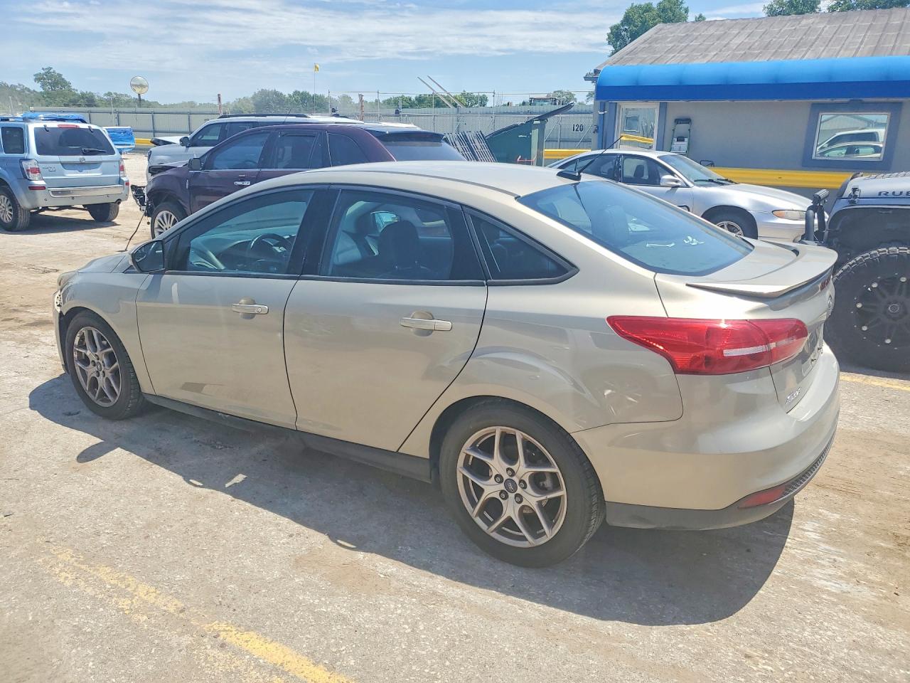 2015 Ford Focus Se Tan vin: 1FADP3F24FL255545