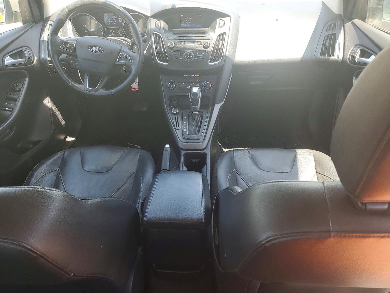 2015 Ford Focus Se Tan vin: 1FADP3F24FL255545