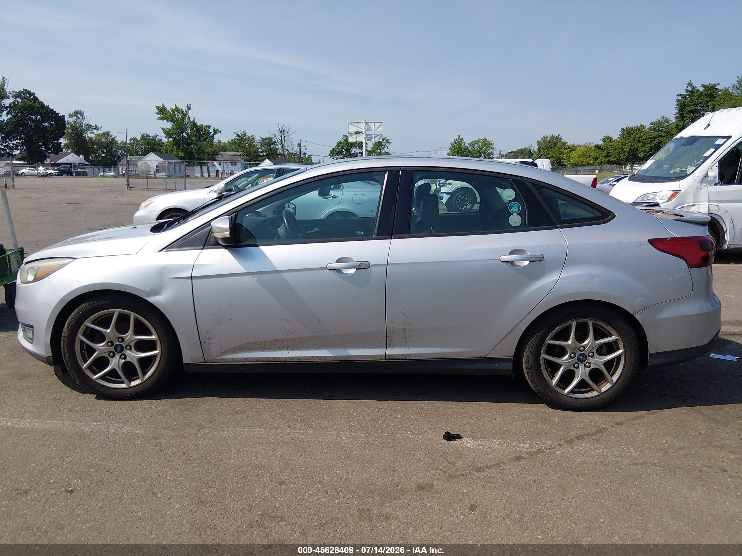 2015 Ford Focus Se Silver vin: 1FADP3F24FL267209