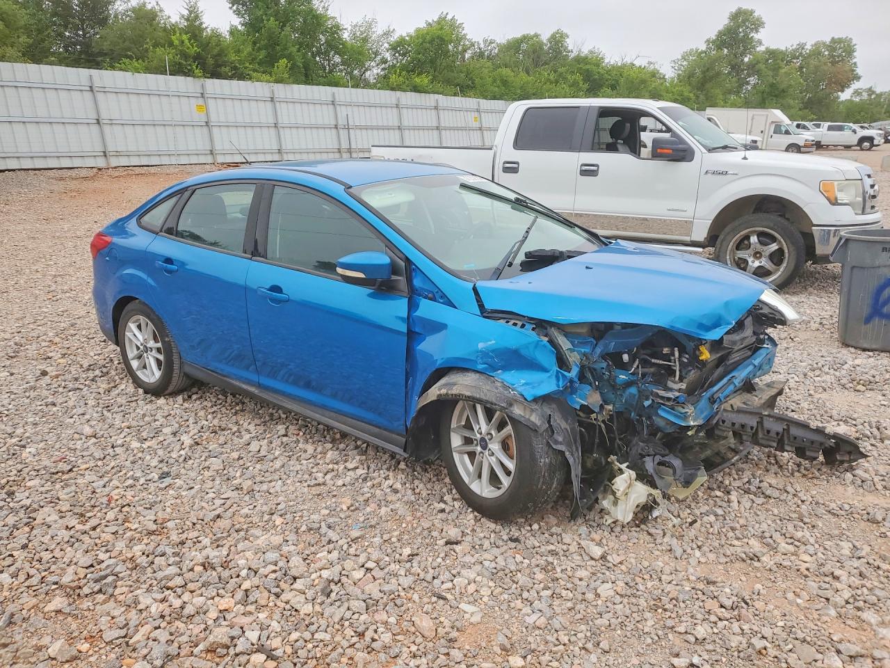 2015 Ford Focus Se Blue vin: 1FADP3F24FL274578