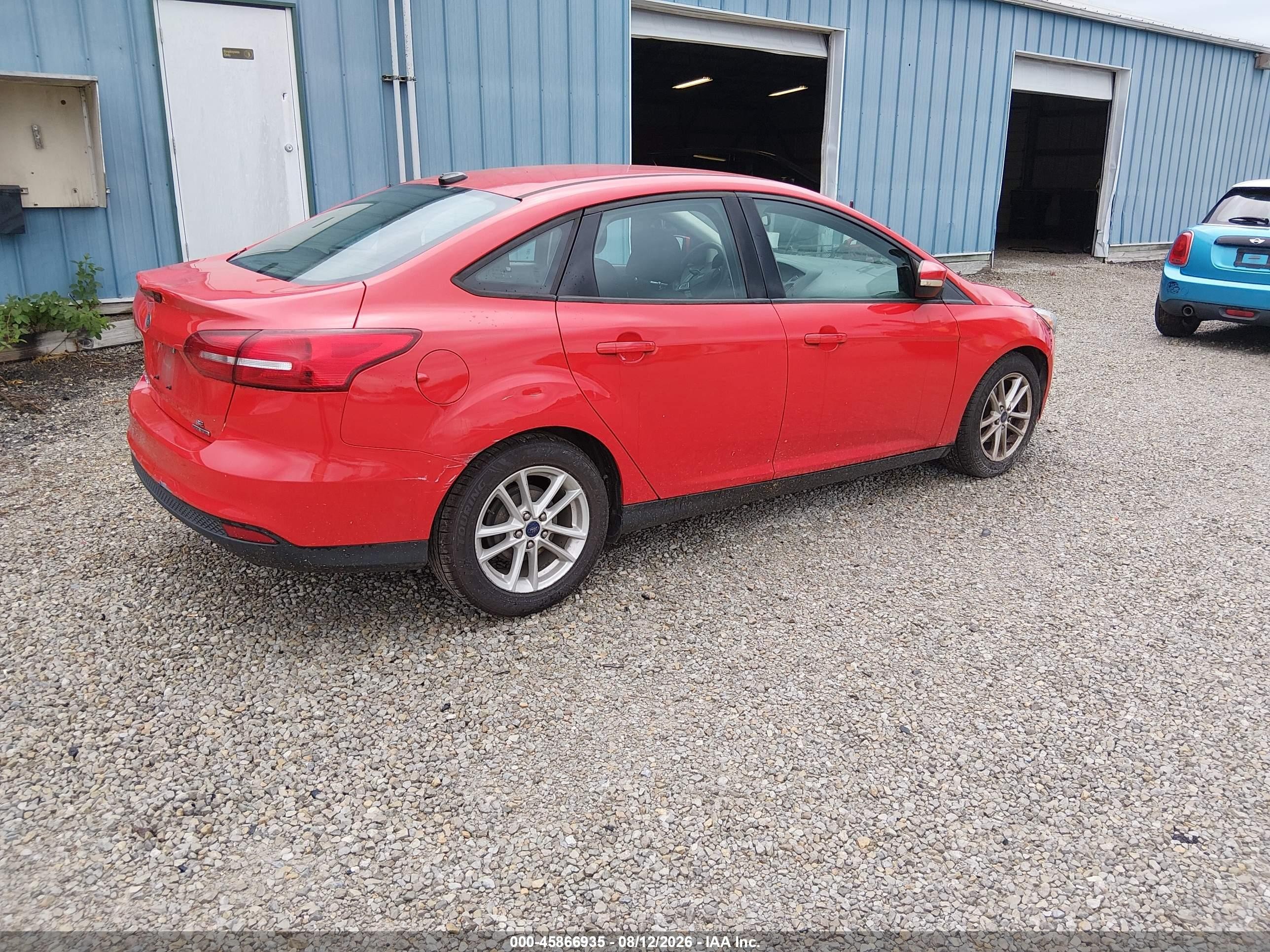 2015 Ford Focus Se Red vin: 1FADP3F24FL276332