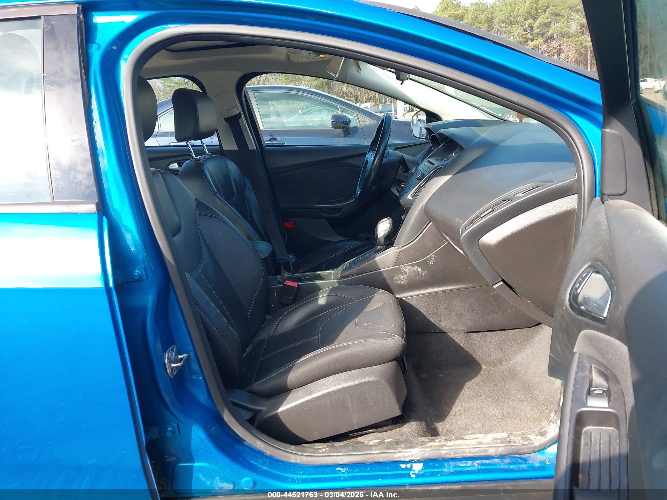 2015 Ford Focus Se Blue vin: 1FADP3F24FL291591