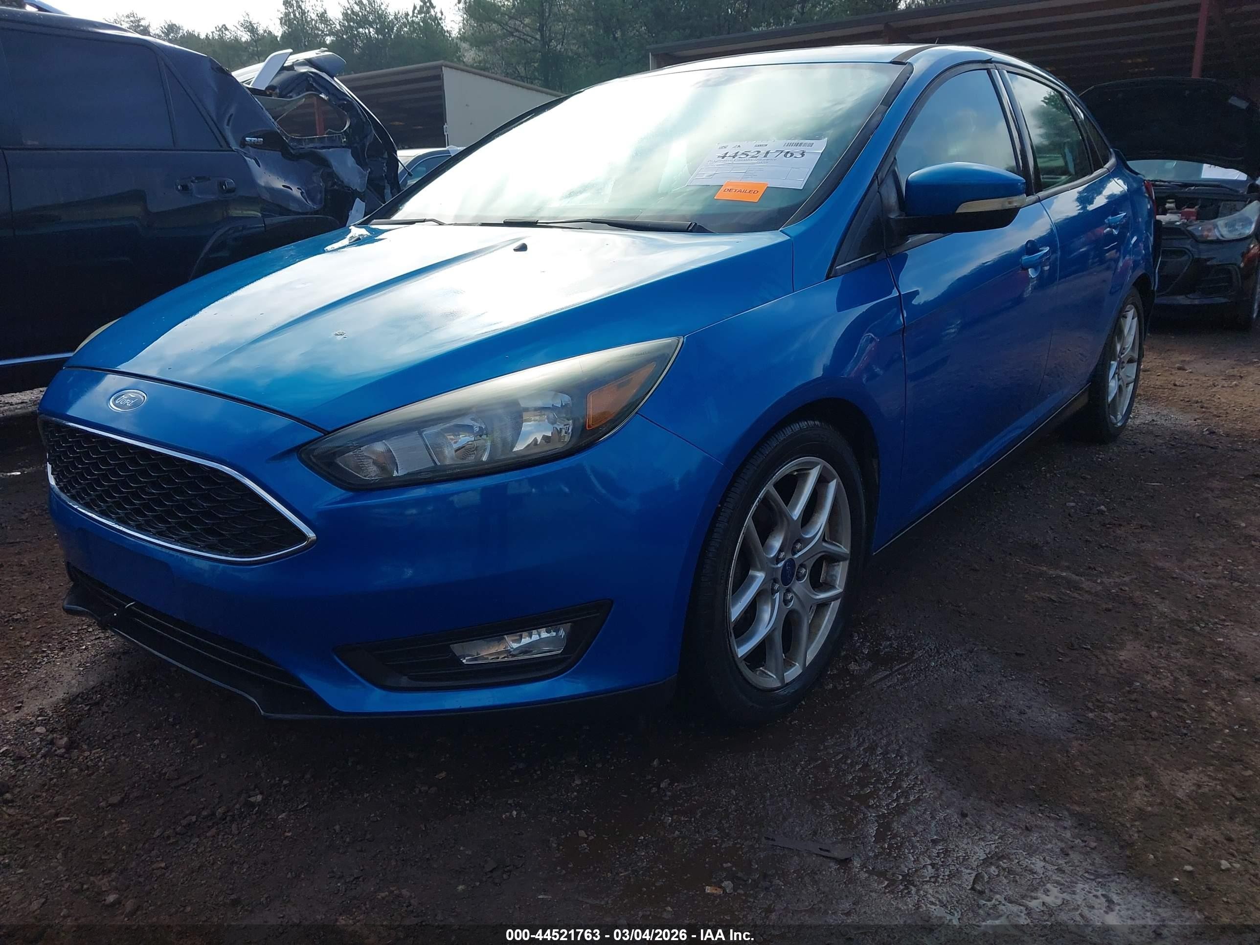 2015 Ford Focus Se Blue vin: 1FADP3F24FL291591