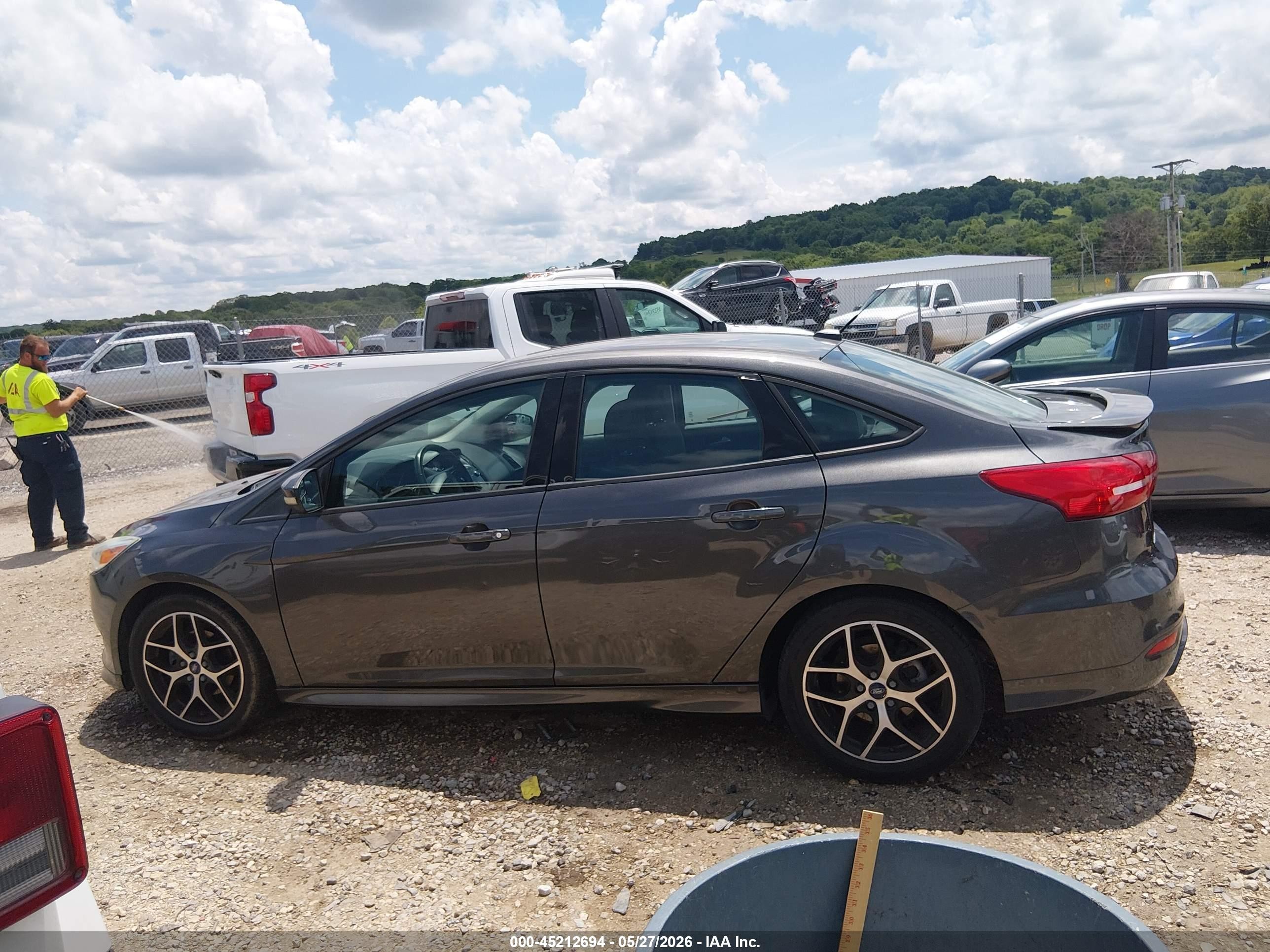 2015 Ford Focus Se Gray vin: 1FADP3F24FL300029