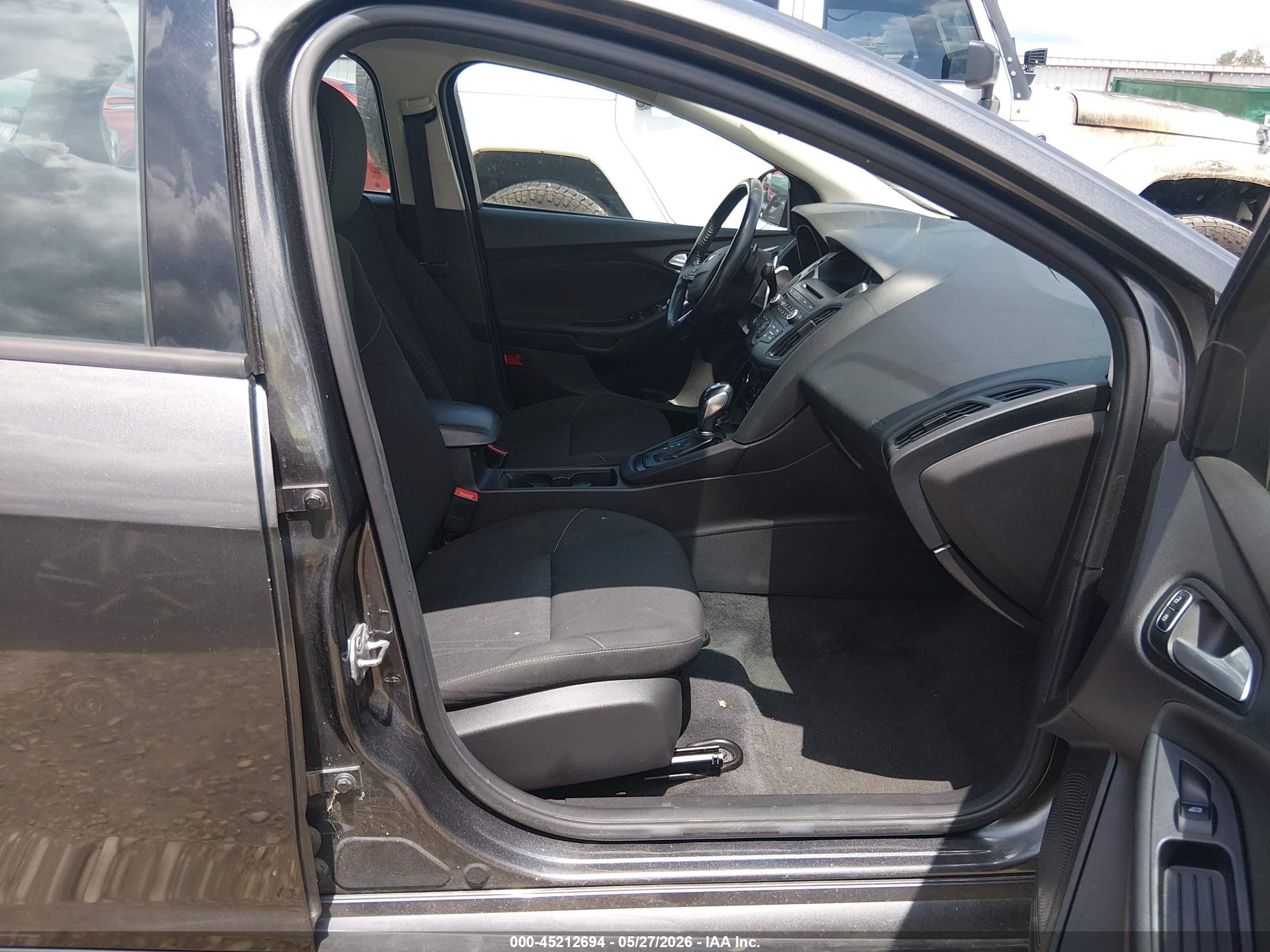 2015 Ford Focus Se Gray vin: 1FADP3F24FL300029
