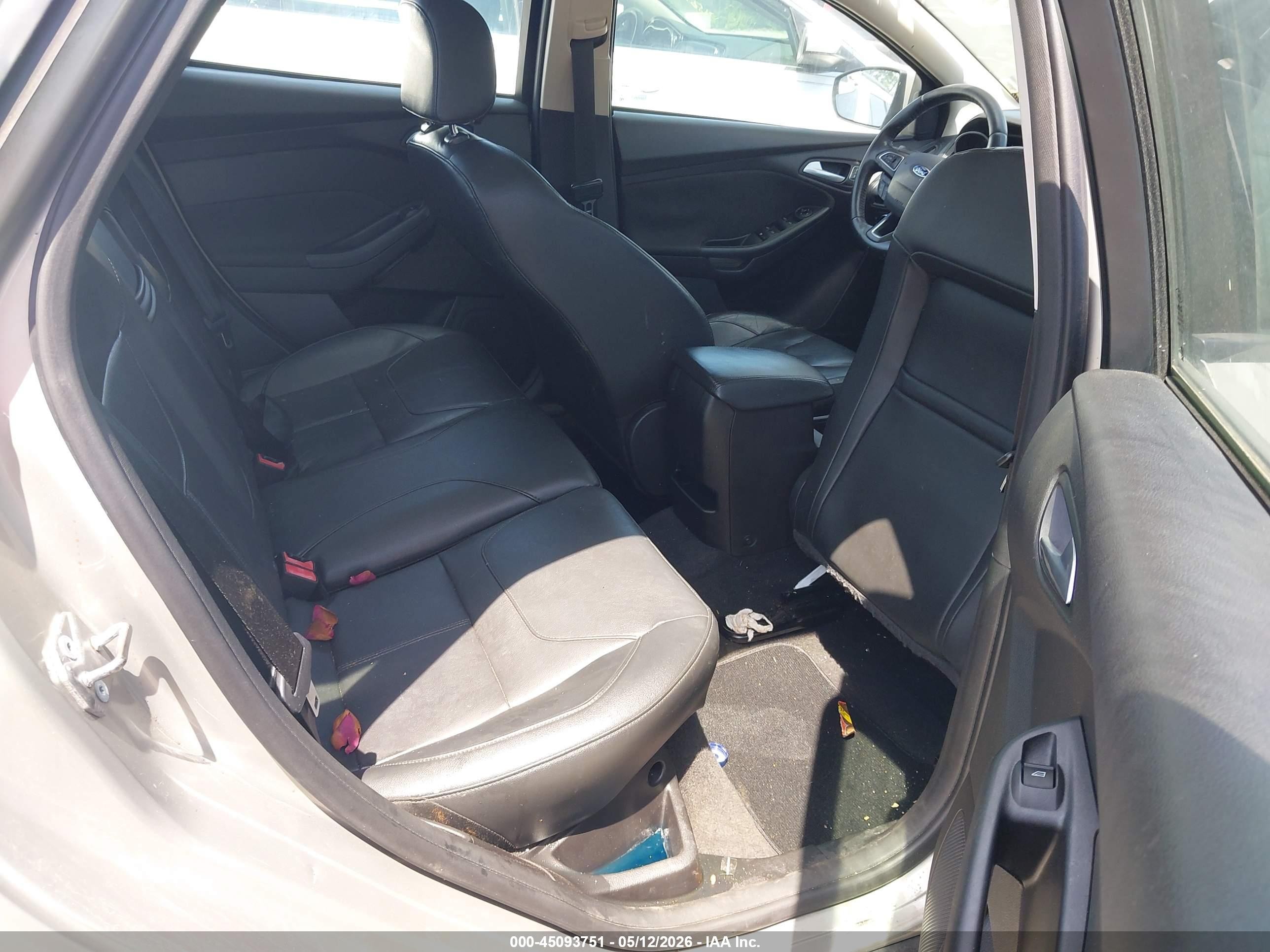 2015 Ford Focus Se Tan vin: 1FADP3F24FL302198